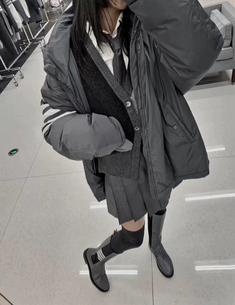 Thom Browne Thom Browne College-style pleated skirt 2503-Nextarrow Size 42" / US 20 - 5 Thumbnail