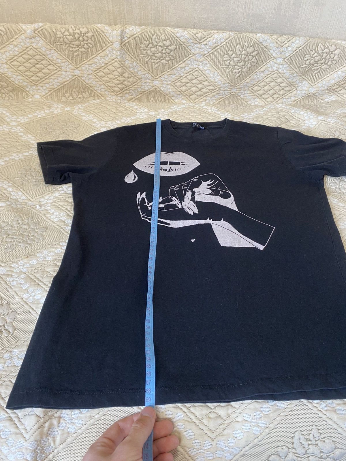 Diesel × Vintage 🔥 Diesel Vintage Art Hands Girl T Shirt Y2K Graphic Print Size US S / EU 44-46 / 1 - 9 Thumbnail