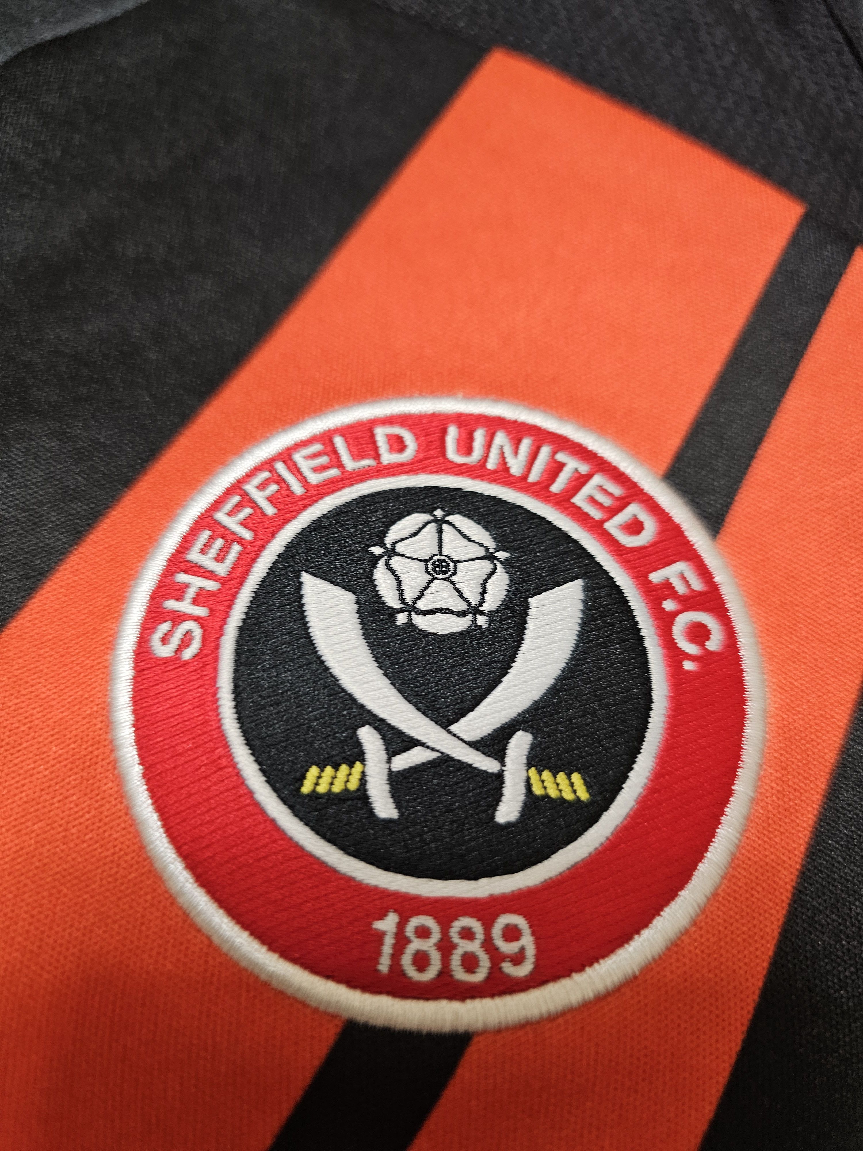 Macron SHEFFIELD UNITED 2012 2013 AWAY FOOTBALL SHIRT SOCCER JERSEY Size US L / EU 52-54 / 3 - 4 Thumbnail