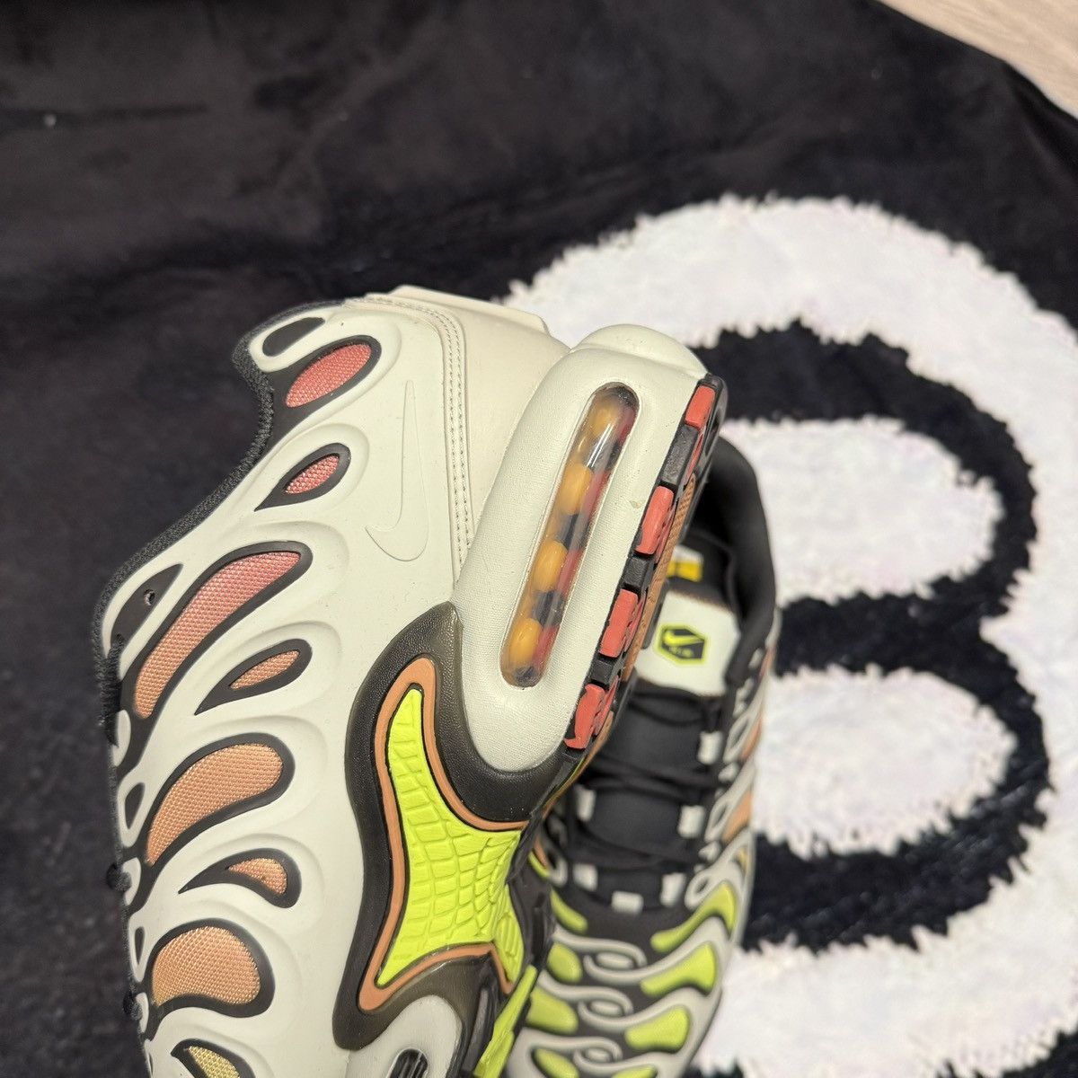Nike Nike Air Max Plus Drift Light Silver Volt Size US 10 / EU 43 - 3 Thumbnail