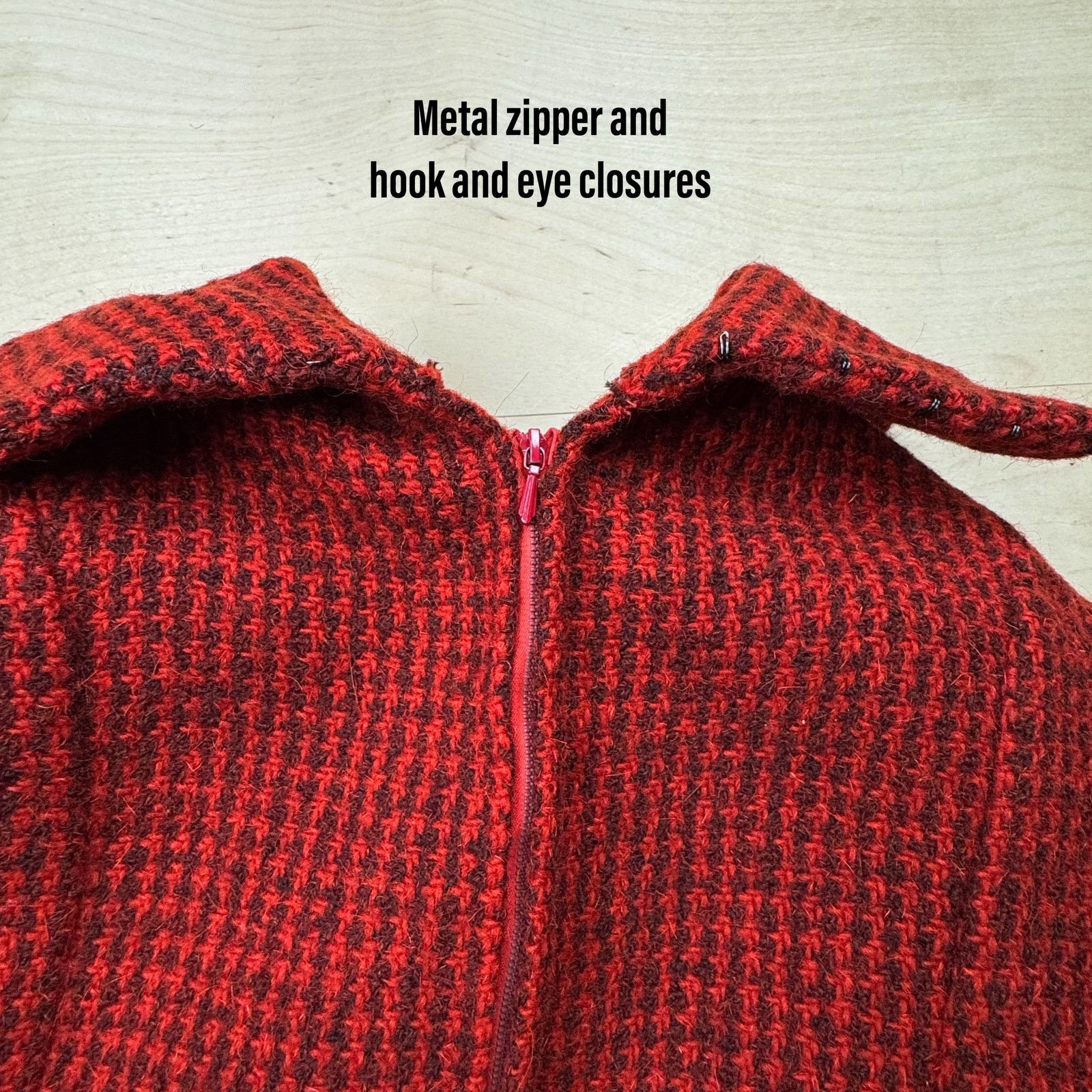 Vintage Vintage 1960s Red and Black Sleeveless Tweed A-Line Dress Size S / US 4 / IT 40 - 4 Thumbnail