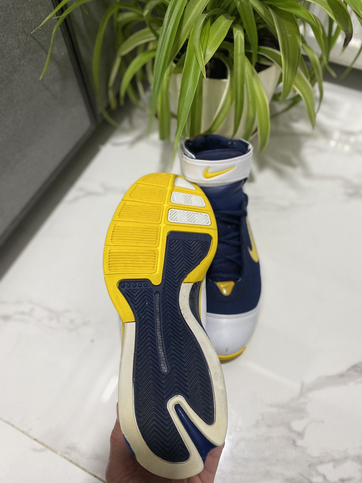 Nike Nike Air Zoom huarache 2K5 Midnight Navy Varsity Maize Size US 11 / EU 44 - 11 Thumbnail