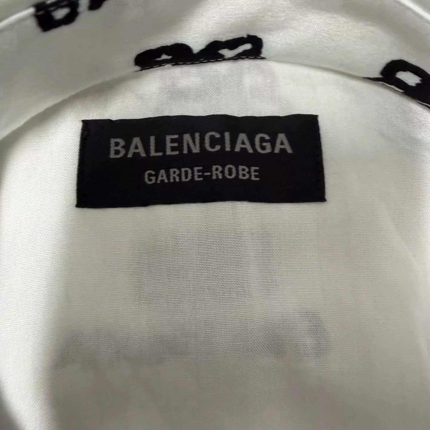 Balenciaga Balenciaga White Logo All-Over Oversized Shirt 37 Size US XS / EU 42 / 0 - 3 Thumbnail