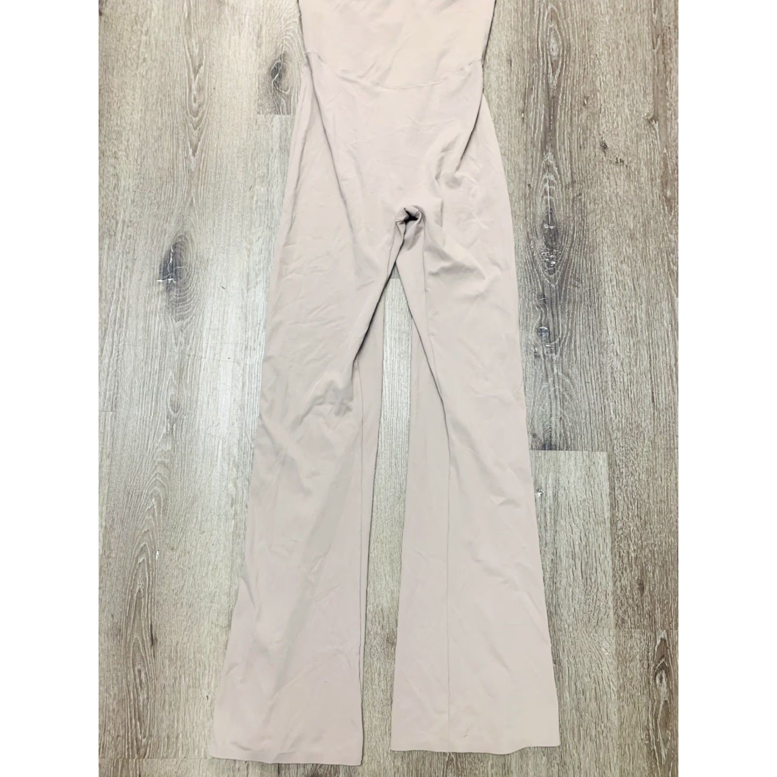 Victoria's Secret Victoria’s Secret VSX Cross-Back Jumpsuit Beige L Women One-Piece Flare Sleeveless Pullover Classic Activewear Size 36" / US 14 / IT 50 - 4 Thumbnail