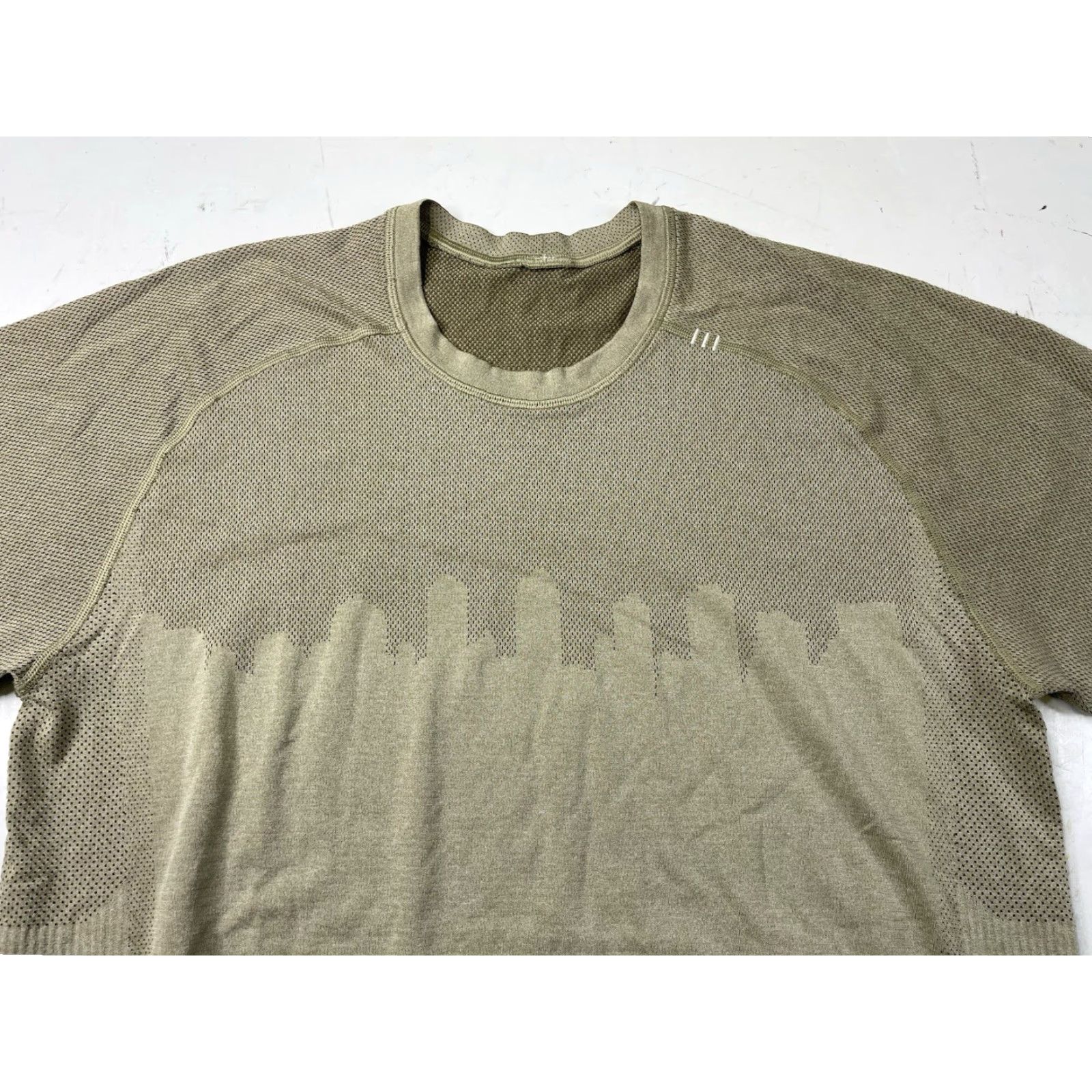 Lululemon Lululemon Metal Vent Tech Shirt City Beige L Size US L / EU 52-54 / 3 - 2 Thumbnail