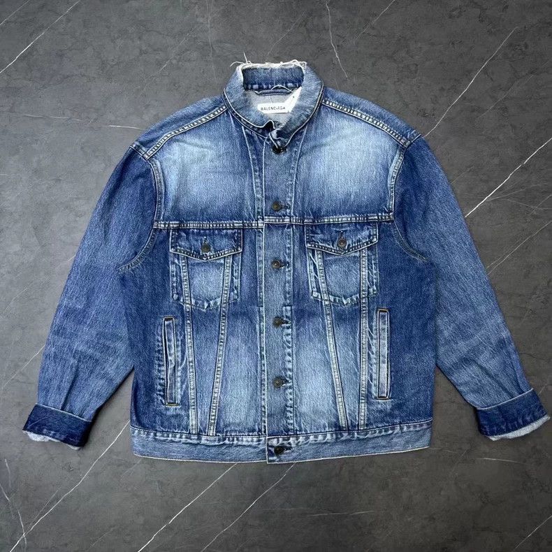 Balenciaga Balenciaga size 34 Washed Blue Denim Jacket with Back Logo Size US XS / EU 42 / 0 - 1 Thumbnail