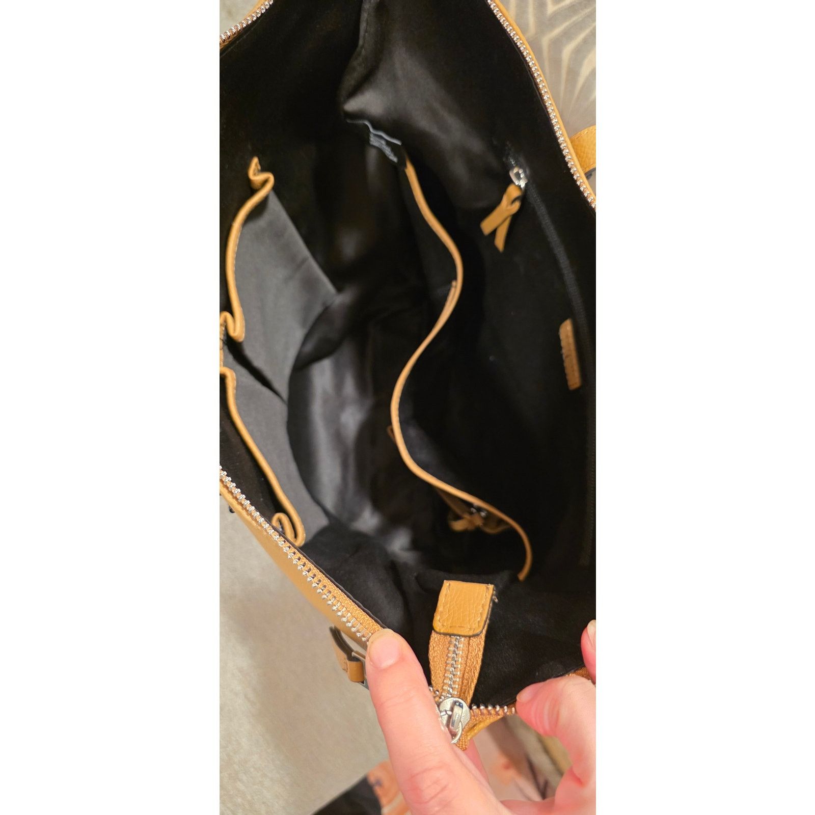 Elie Tahari Elie Tahari Tan Leather Tote NWT Size ONE SIZE - 5 Thumbnail
