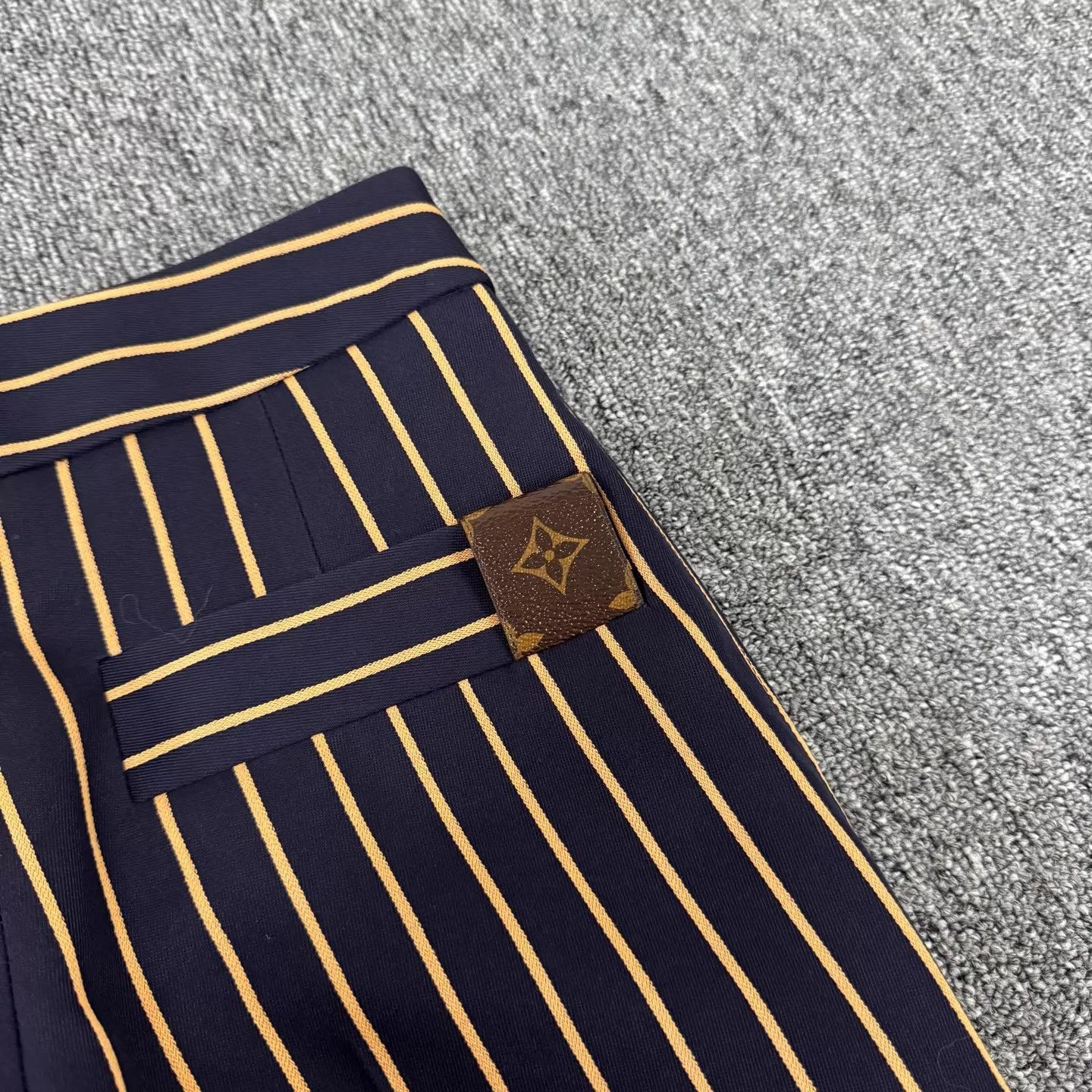 Louis Vuitton LV Leather Logo Striped Trousers 36 New With Tags Size 26" / US 2 / IT 38 - 4 Thumbnail