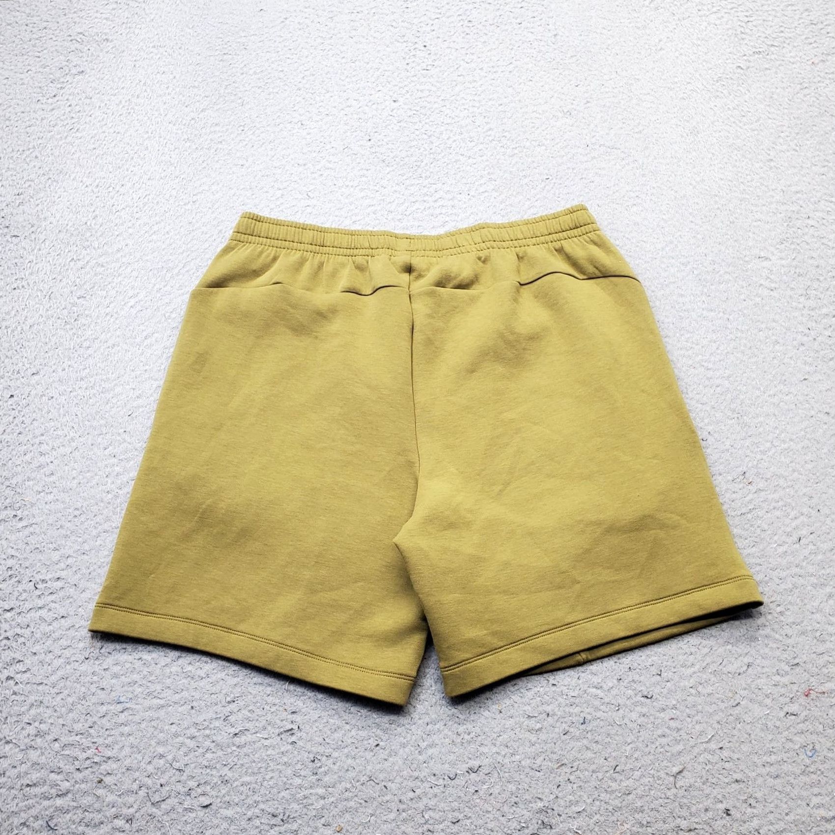 Under Armour Under Armour Unstoppable Fleece Shorts Men L Tan Loose Fit Elastic Waist 1379809 Size US 33 - 2 Thumbnail