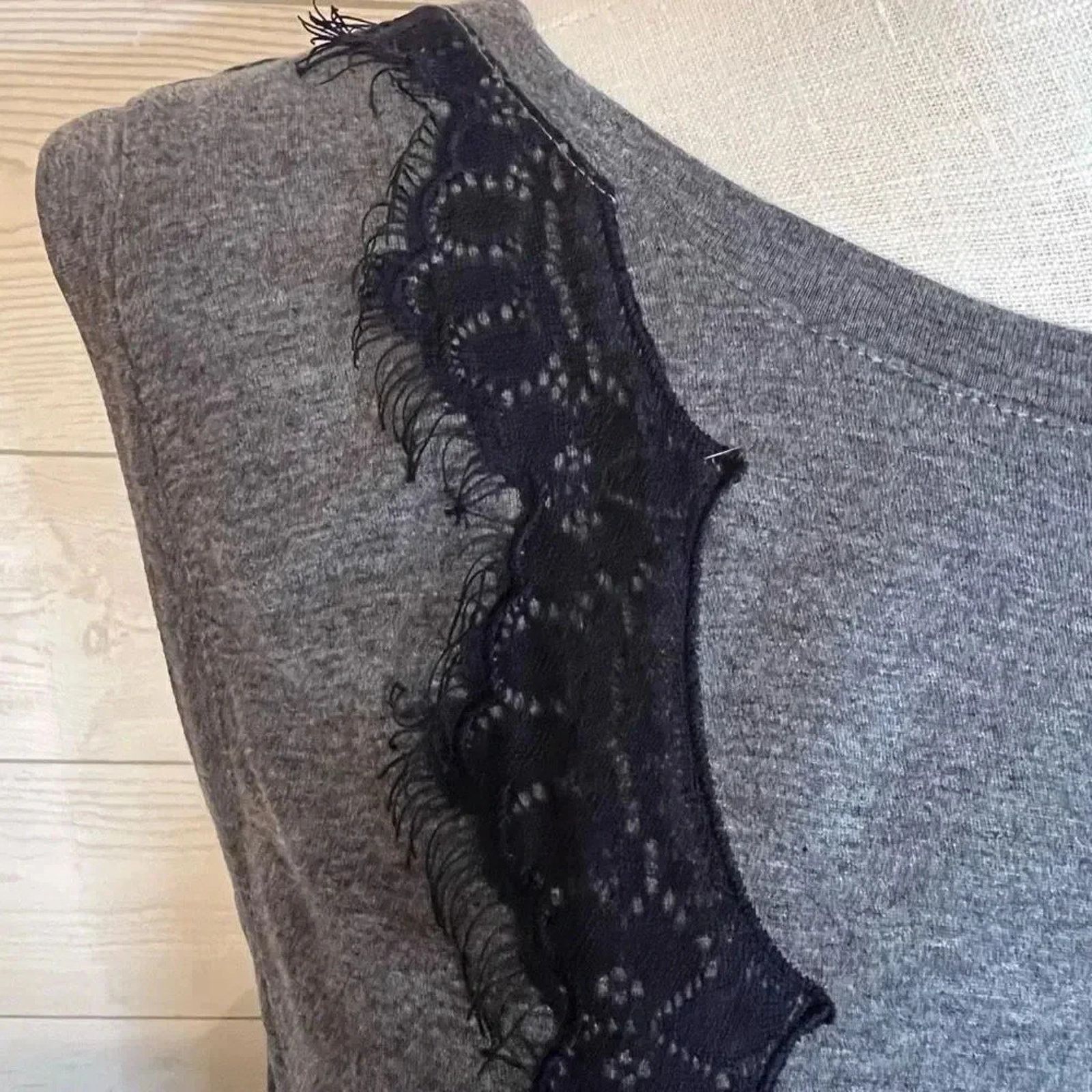Loft LOFT heather gray tank top with black eyelash lace Size XL Size XL / US 12-14 / IT 48-50 - 2 Thumbnail