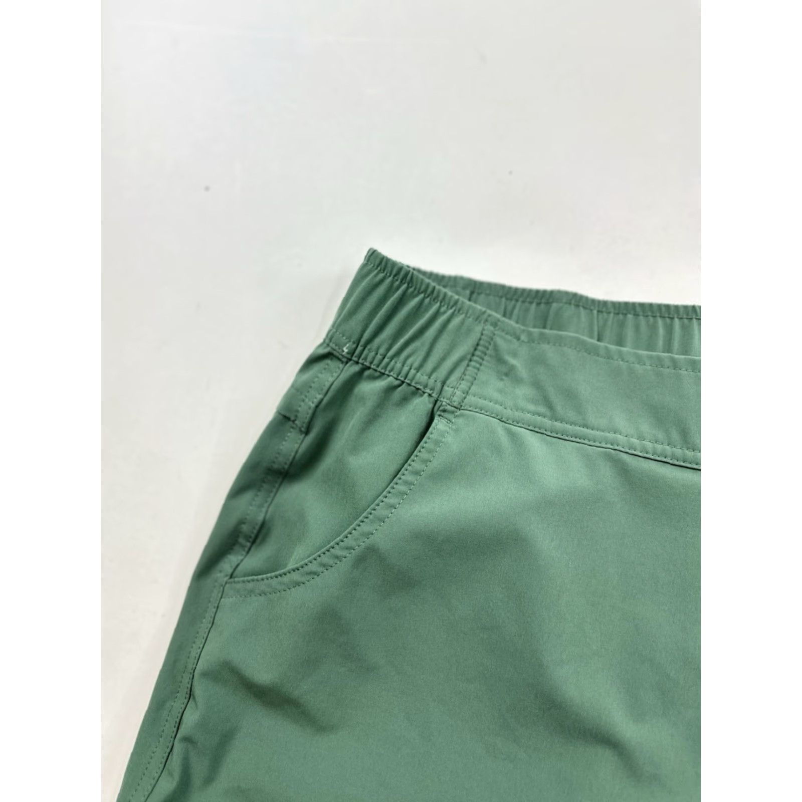 Eddie Bauer Eddie Bauer Women L Green Traveler Pants Pants Travel Ankle Gorpcore Pockets Slim Regular Size L Womens Green Travel Pants Size 36" / US 14 / IT 50 - 3 Thumbnail