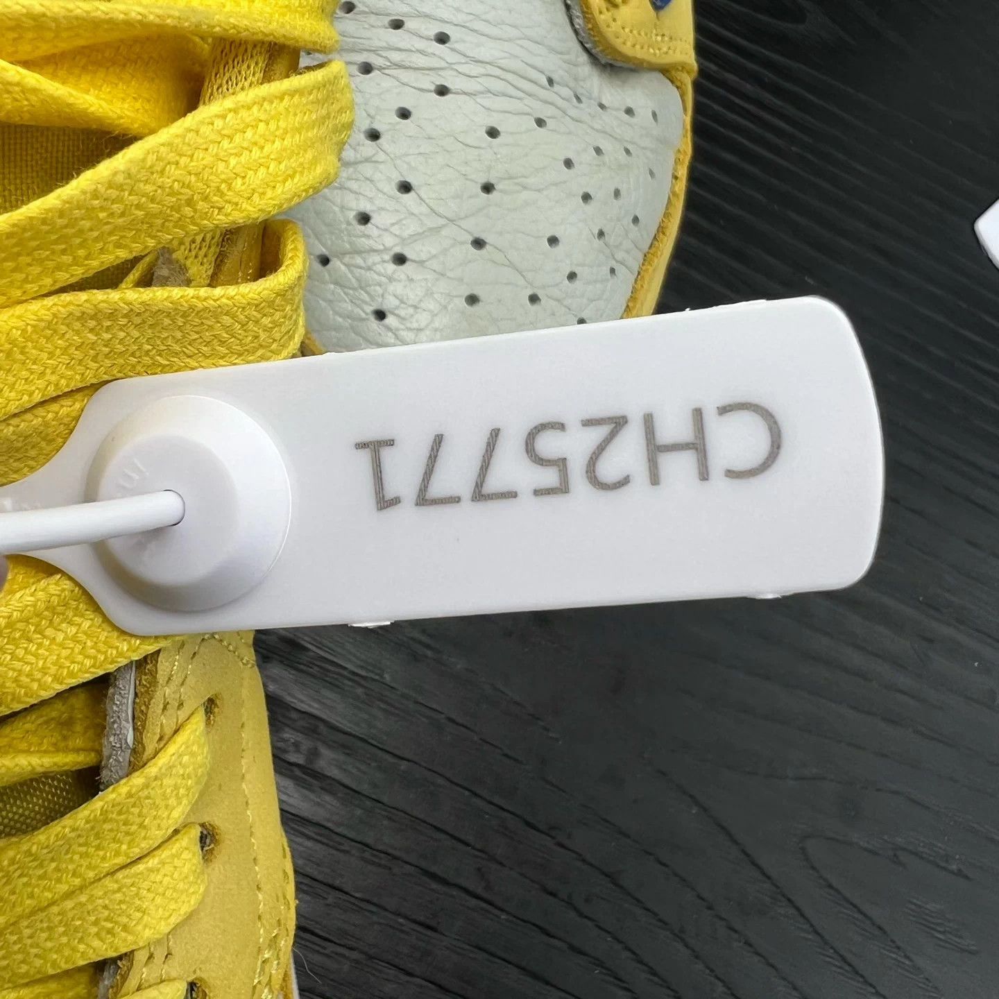 Nike AJ1 Low Yellow Barb 7.0 40 New With Box Size US 7 / EU 40 - 9 Thumbnail