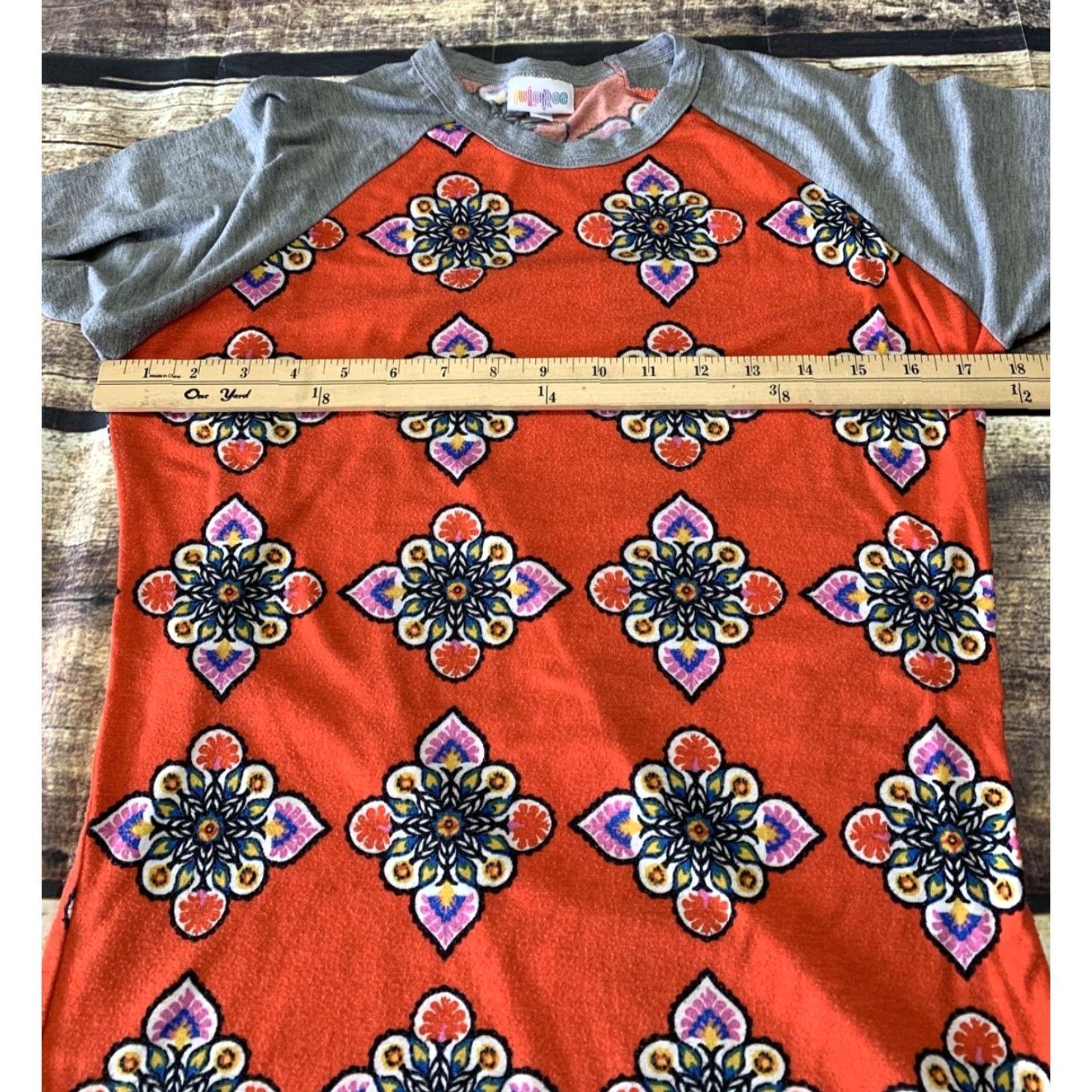 Vintage **LuLaRoe Women's XS Gray 3/4 Sleeve Red Floral Pullover T-Shirt** User: LuLaRoe Women's XS Gray 3/4 Sleeve Red Floral Pullover T-Shirt Size XS / US 0-2 / IT 36-38 - 4 Thumbnail