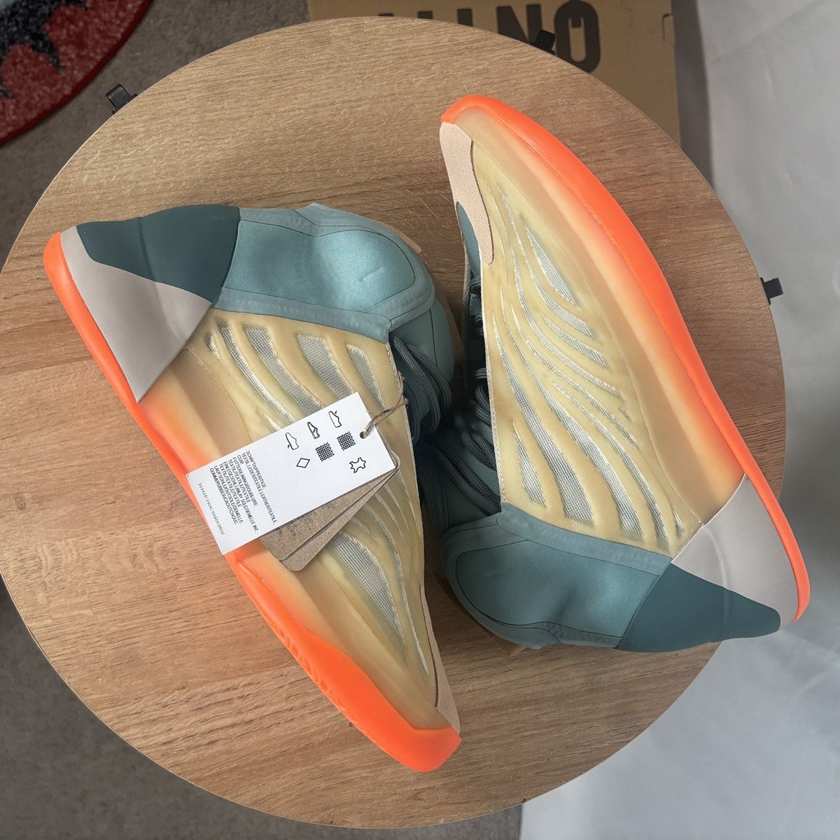 Adidas × Kanye West Adidas Yeezy QNTM Hi-Res Coral NWT 10M Size US 10 / EU 43 - 4 Thumbnail