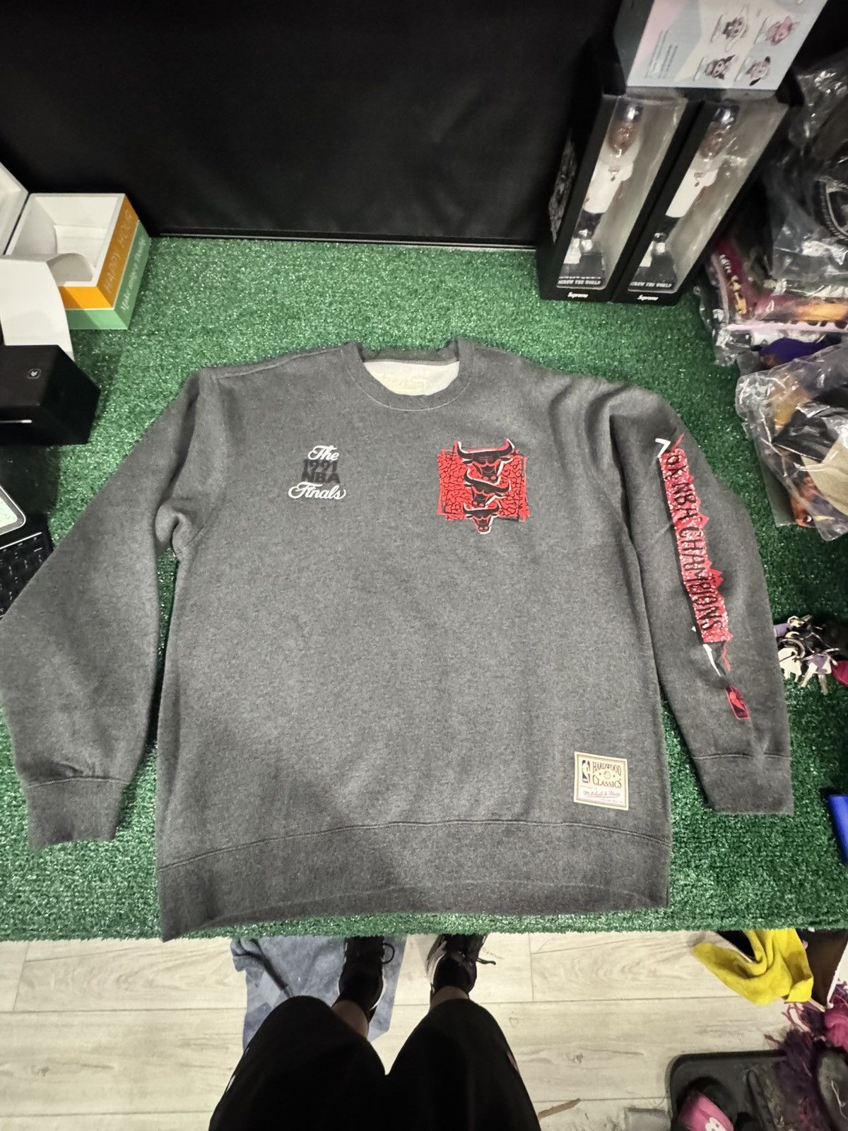 Mitchell & Ness Mitchell N Ness born and bred bulls sweater Size US XL / EU 56 / 4 - 1 Thumbnail