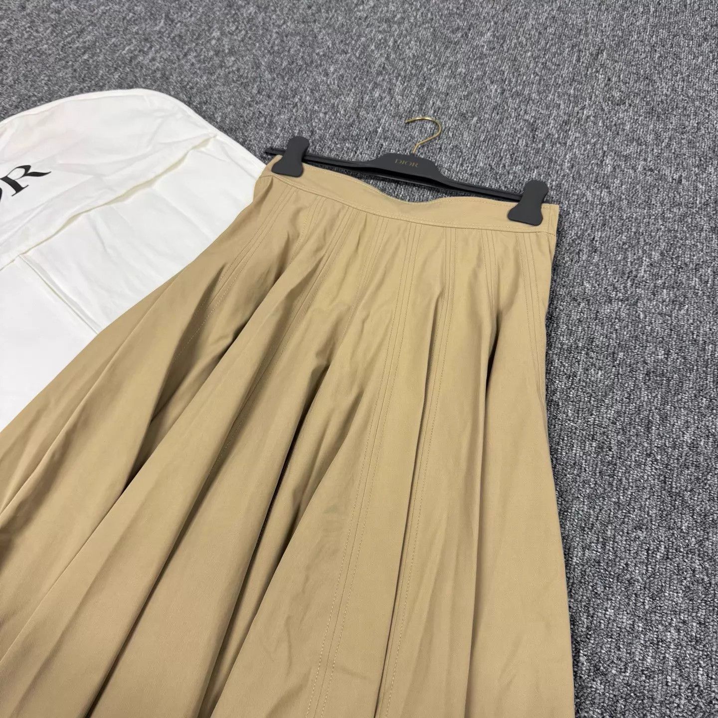 Dior Dior Khaki High-Waist Pleated Maxi Skirt 38 BNWT Women's Size 27" / US 4 / IT 40 - 3 Thumbnail