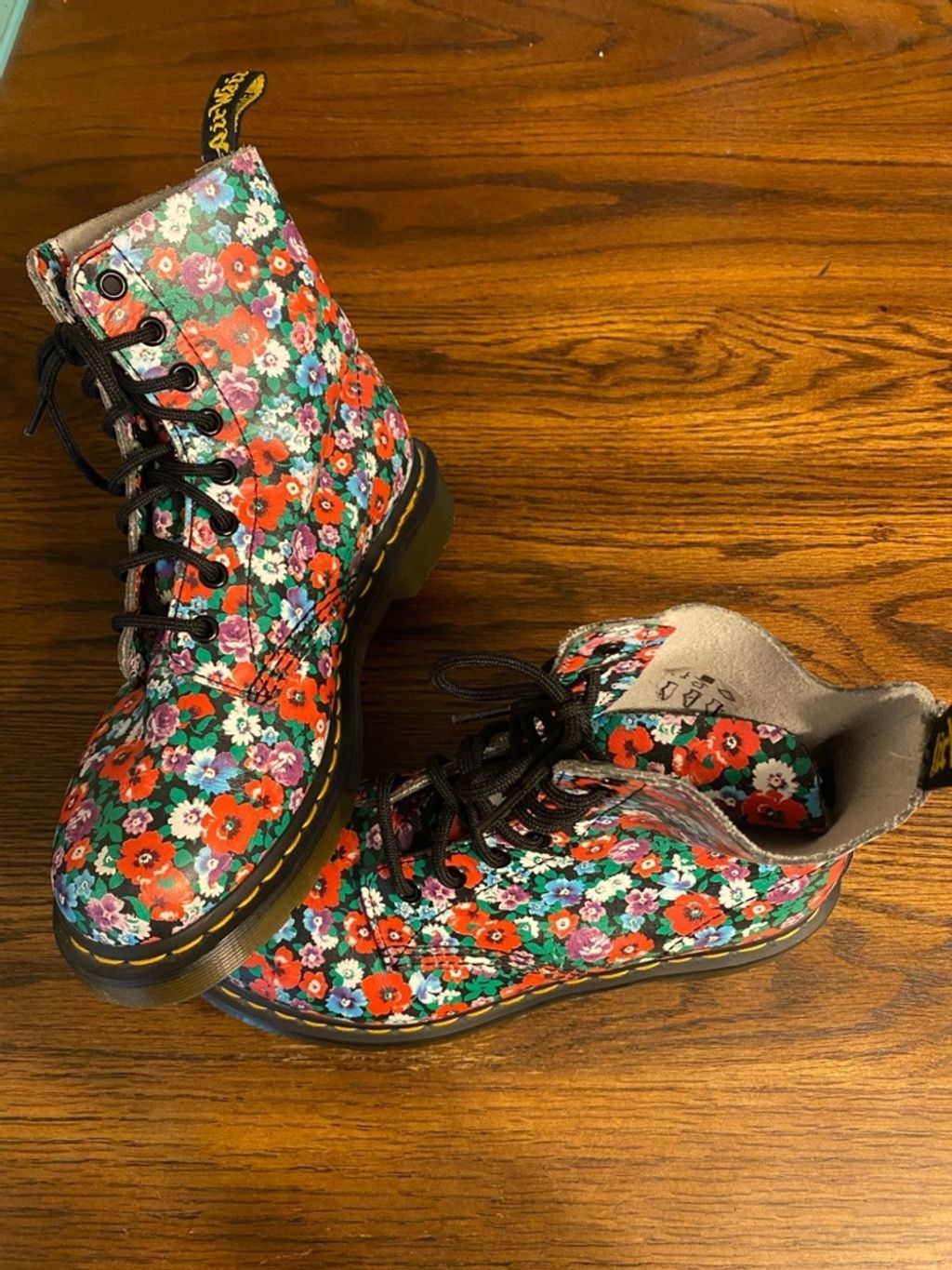 Dr. Martens Dr. Martens Floral Lace-Up Pascal Combat Boots size 7 Size US 7 / IT 37 - 2 Thumbnail