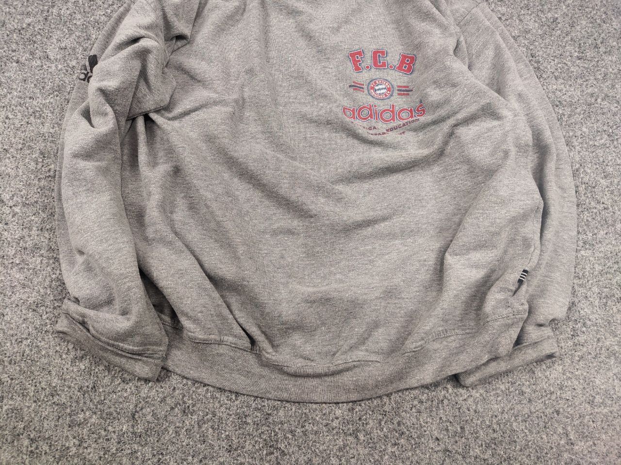 Adidas Vintage Adidas F.C. Bayern Munich Gray Crew chek sweatshirt Size US M / EU 48-50 / 2 - 5 Thumbnail