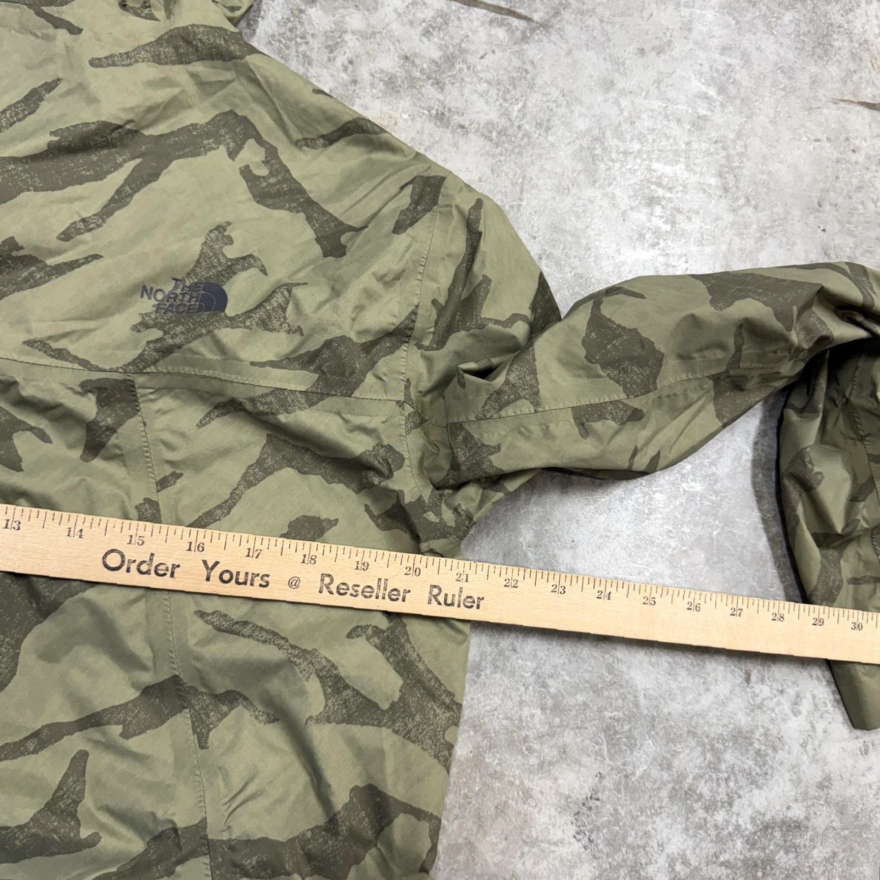 The North Face VINTAGE The North Face Jacket Womens Medium Green Camouflage Hooded Lightweight Windbreaker Size M / US 6-8 / IT 42-44 - 5 Thumbnail