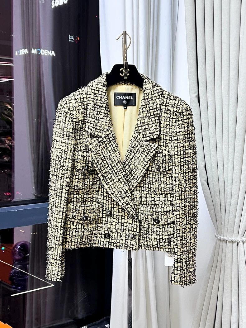 Chanel Chanel Black woven tweed jacket Size XS / US 0-2 / IT 36-38 - 1 Thumbnail