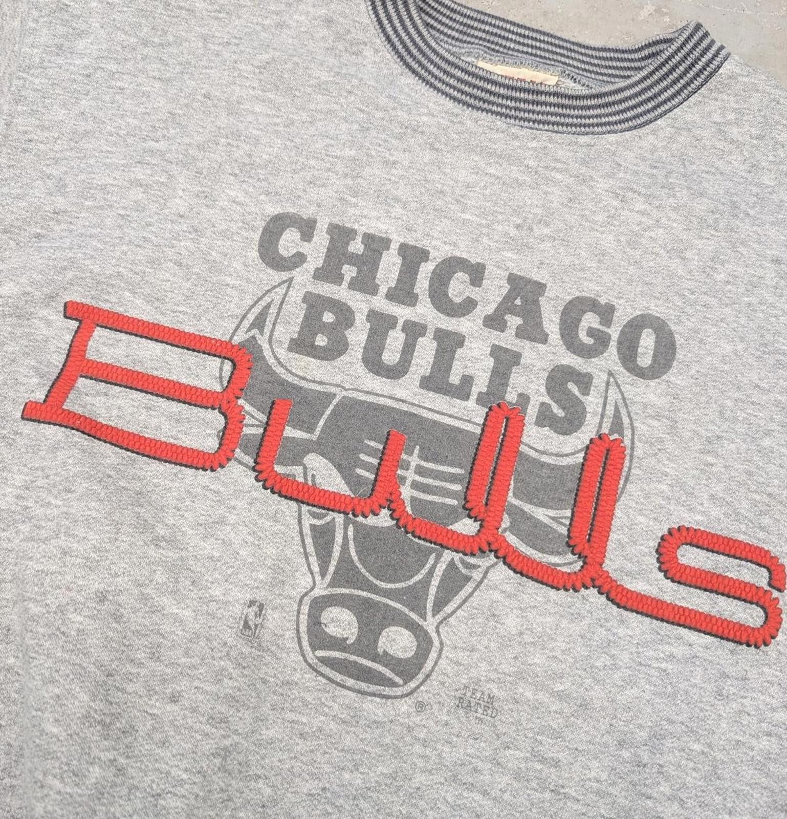 NBA Vintage Early 90s Chicago Bulls NBA Red Script Sweater Size US L / EU 52-54 / 3 - 2 Thumbnail