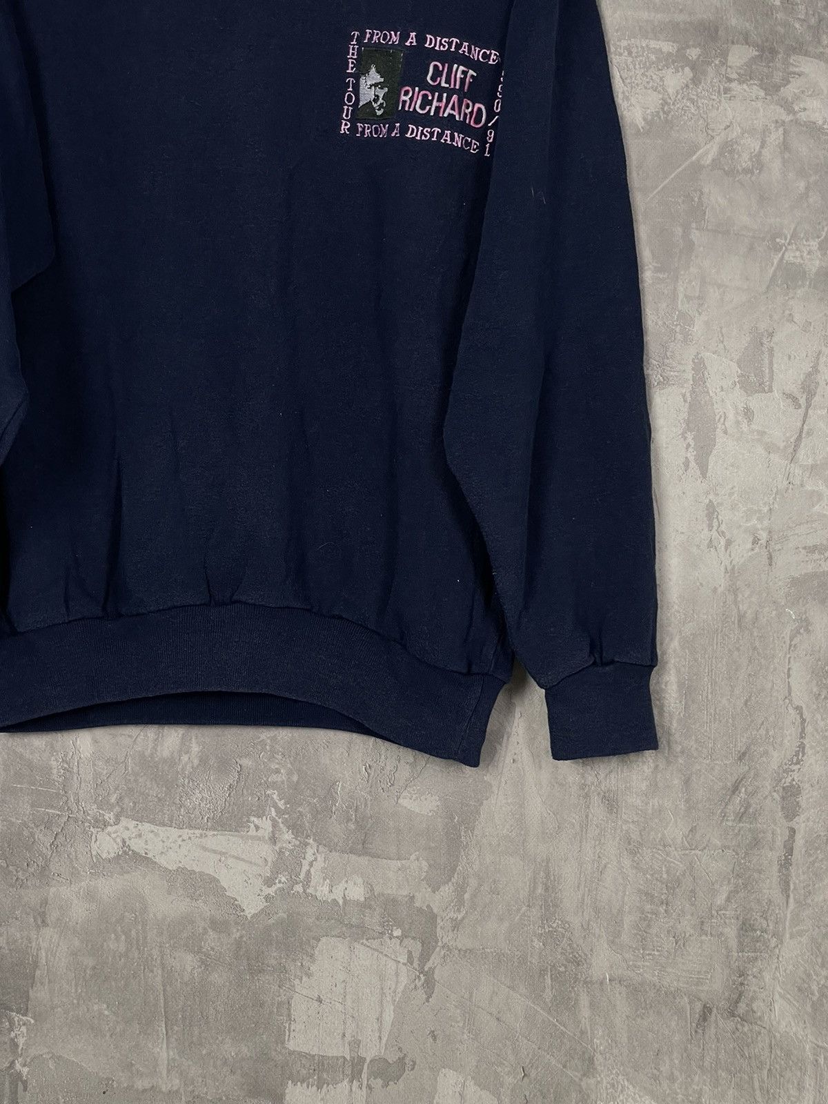 Band Tees × Vintage Vintage Faded Cliff Richard King Of Rock British Sweatshirt Size US M / EU 48-50 / 2 - 6 Thumbnail