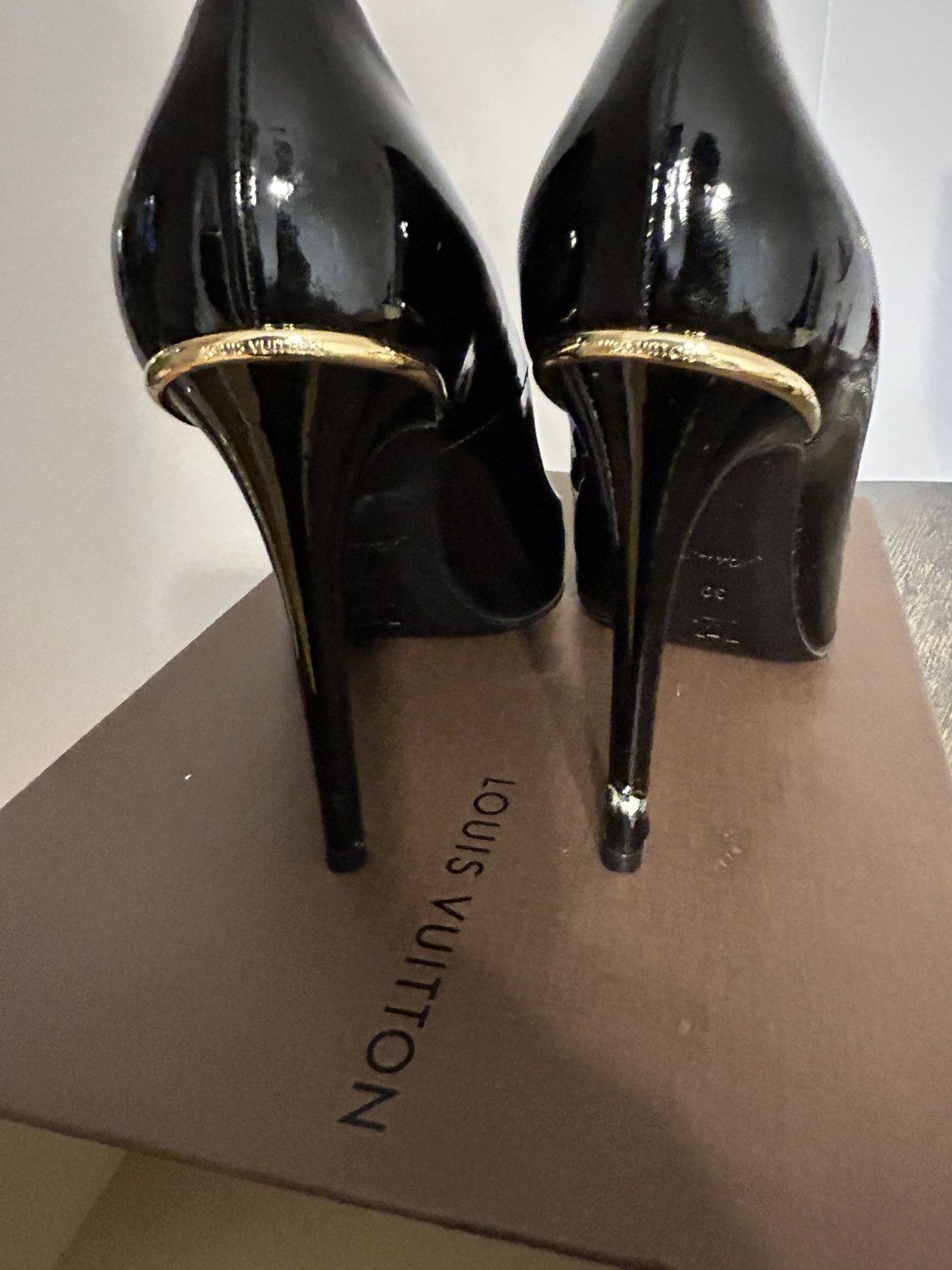 Louis Vuitton Blai Vuiton Patent Leather Pumps • Pointed-Toes Size US 9 / IT 39 - 6 Thumbnail