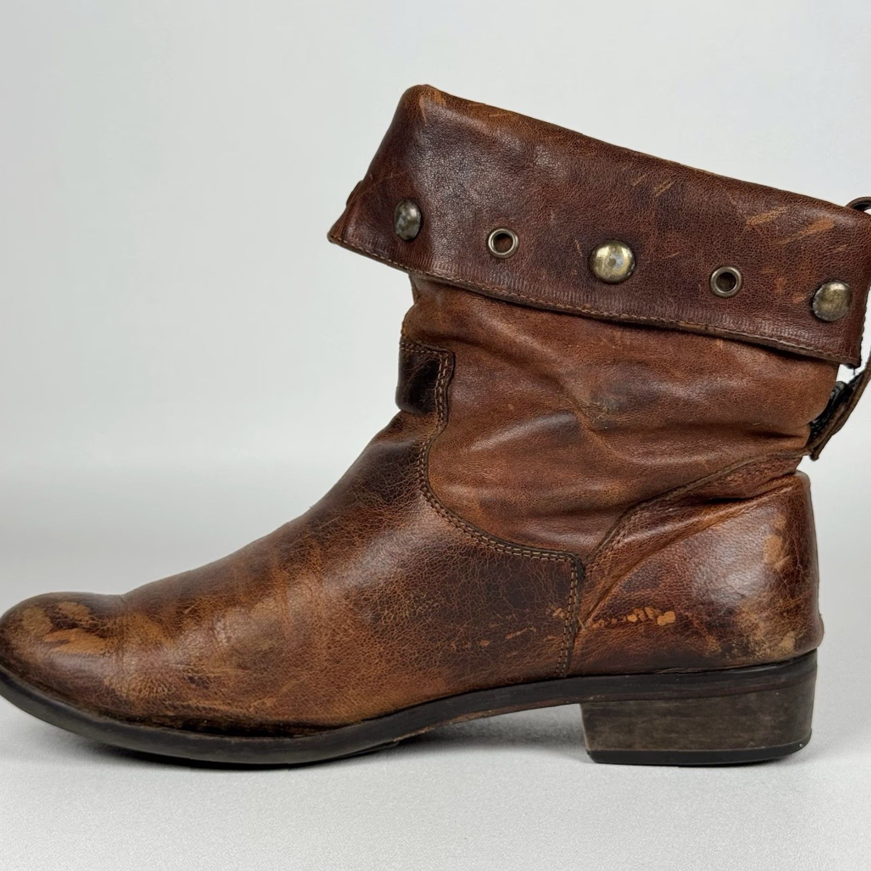 Vintage Womens Boot Cowgirl 6.5 Italian Leather Brown Distressed Studded Block Heel Pull On Coastal Boho Western Biker Shoes Mostly Women งาน Size US 7 / IT 37 - 4 Thumbnail