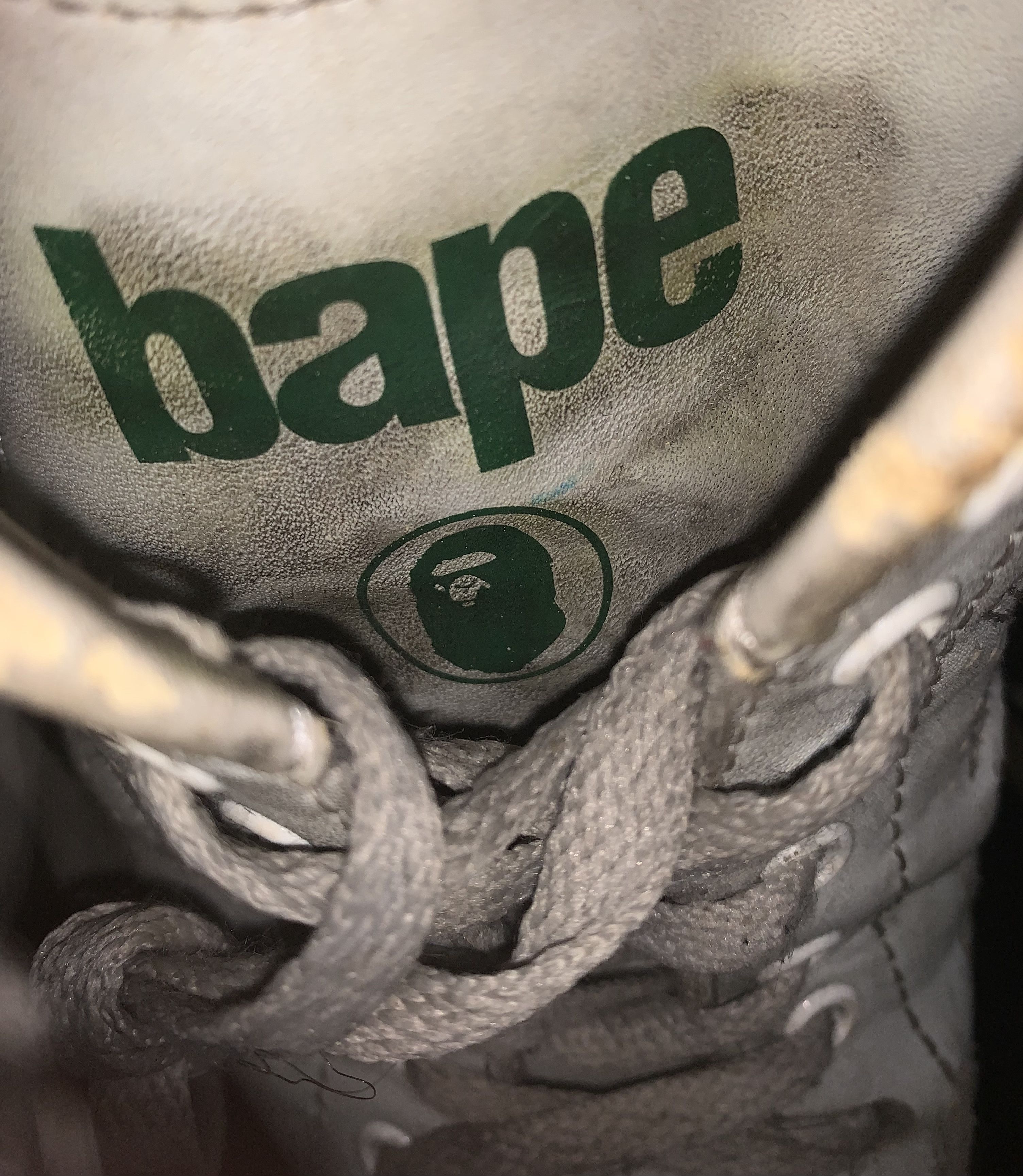 Bape BAPE Low-Top Bapesta Tennis Snkrs ⊛ WTE/GRN LEATHER ⊛ Used Size US 5.5 / IT 35.5 - 8 Thumbnail