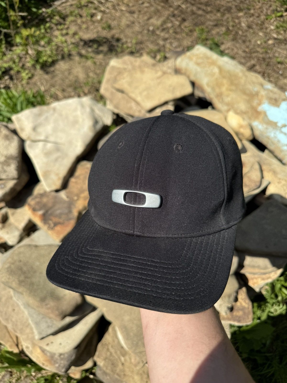 Vintage Vintage Oakley Metal logo Y2k Cap Size ONE SIZE - 5 Thumbnail