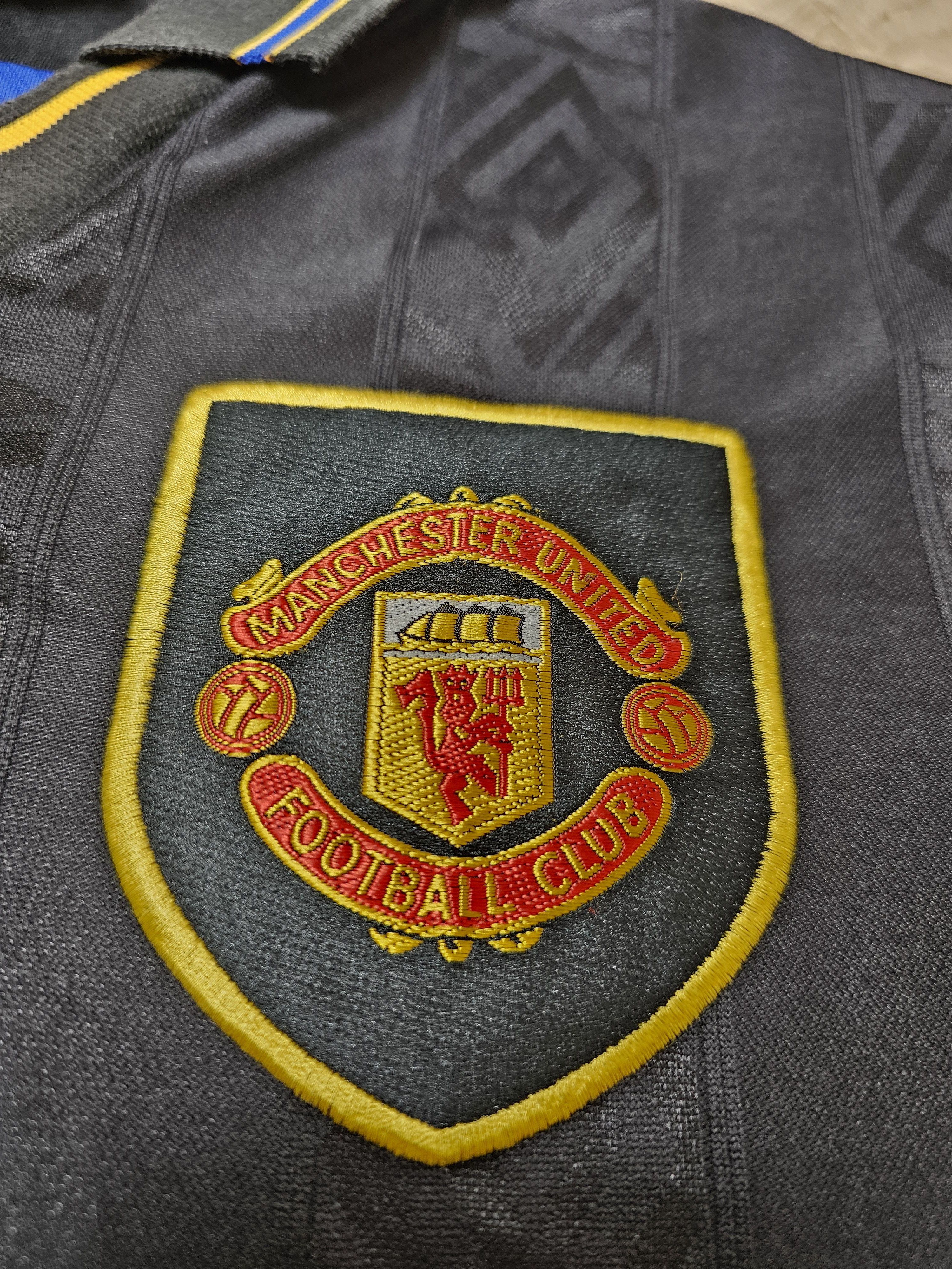 Vintage MANCHESTER UNITED 1993 1995 AWAY FOOTBALL SOCCER JERSEY Size US M / EU 48-50 / 2 - 4 Thumbnail