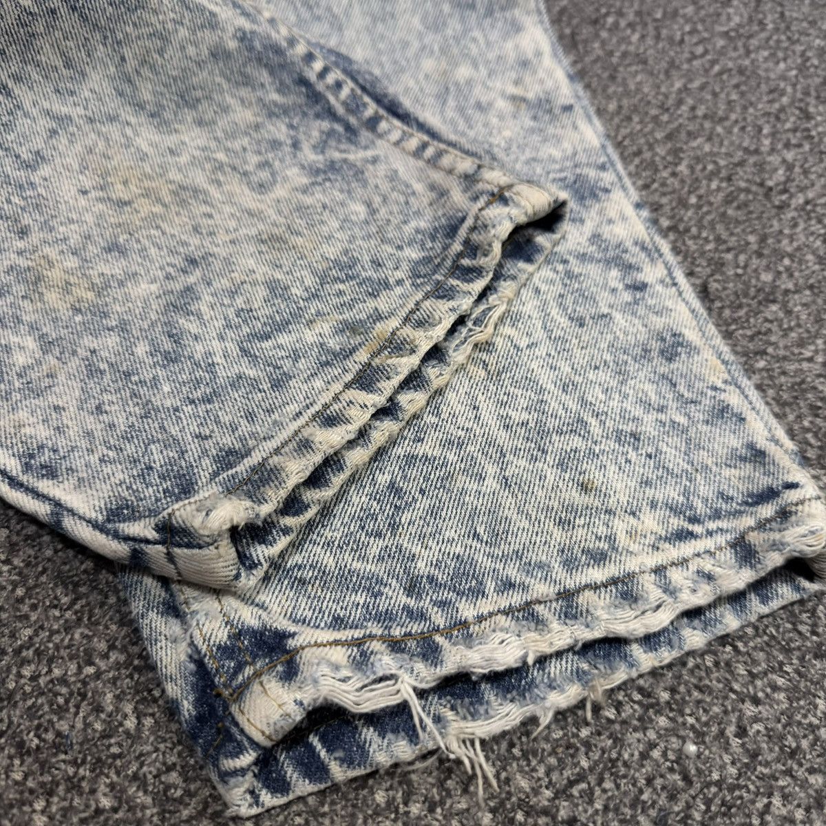 Levi's Vintage Clothing Vintage Thrash 90s Levis 505 IRREGULAR Acid Wash Rare Denim Size US 34 / EU 50 - 7 Thumbnail