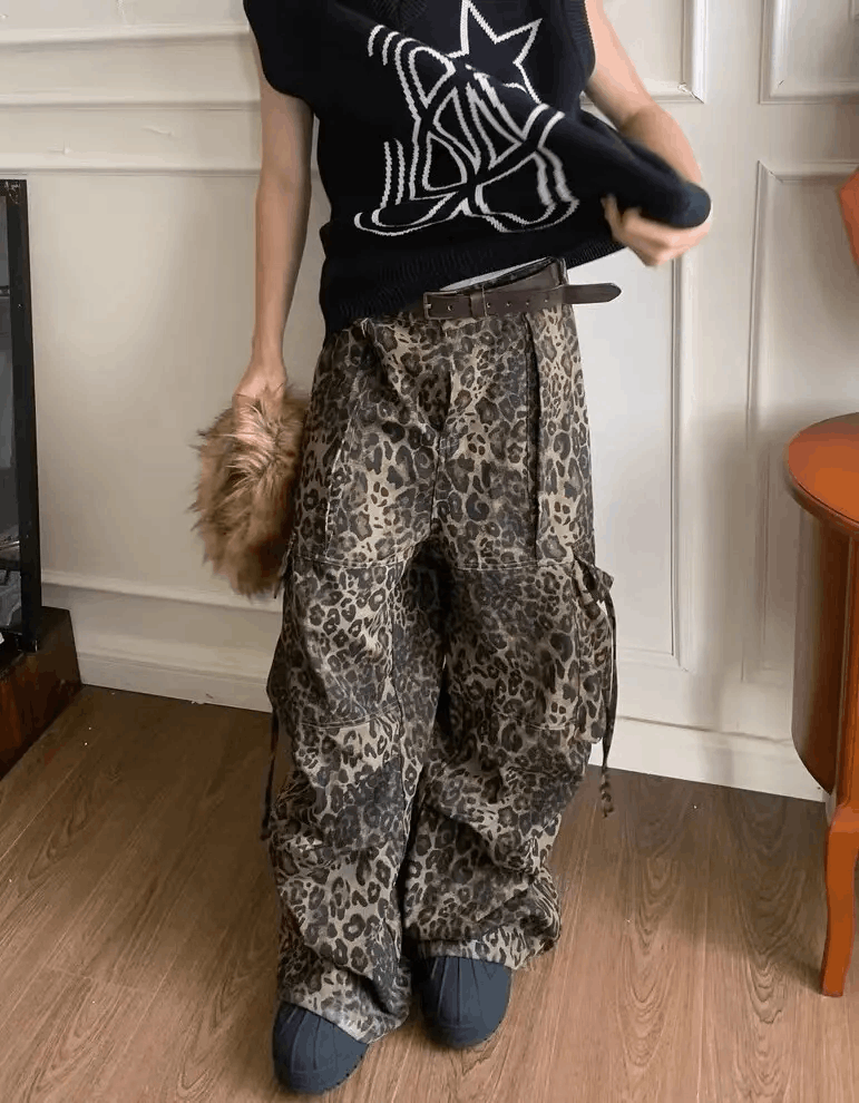 Designer × Vintage Vintage y2k baggy leopard print paratrooper trousers Size US 29 - 1 Thumbnail
