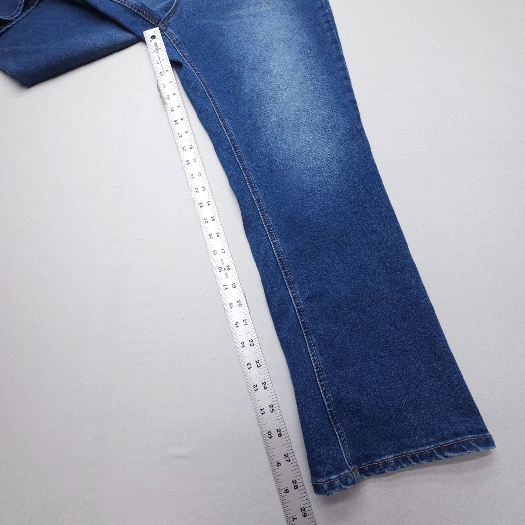 Frye Frye Jeans Cuffed Crop Size 10 Blue High Rise Stretch Denim 28" Inseam Women Regular 5-Pocket Pattern Solid Size 32" / US 10 / IT 46 - 6 Thumbnail