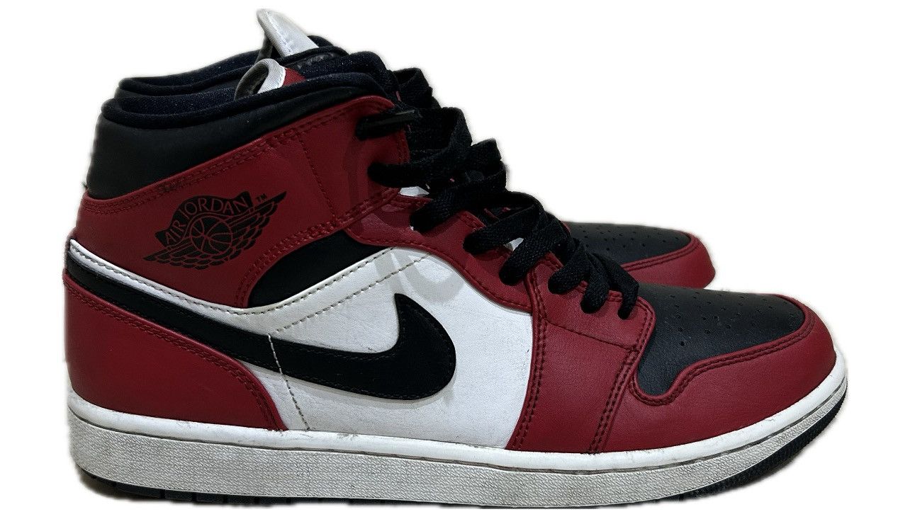 Jordan Brand Air Jordan 1 Mid Chicago Black & Red Size US 10.5 / EU 43-44 - 3 Thumbnail