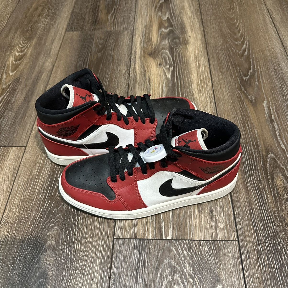 Jordan Brand Jordan 1 Mid “Chicago Black Toe” Size 8.5 Size US 8.5 / EU 41-42 - 1 Thumbnail