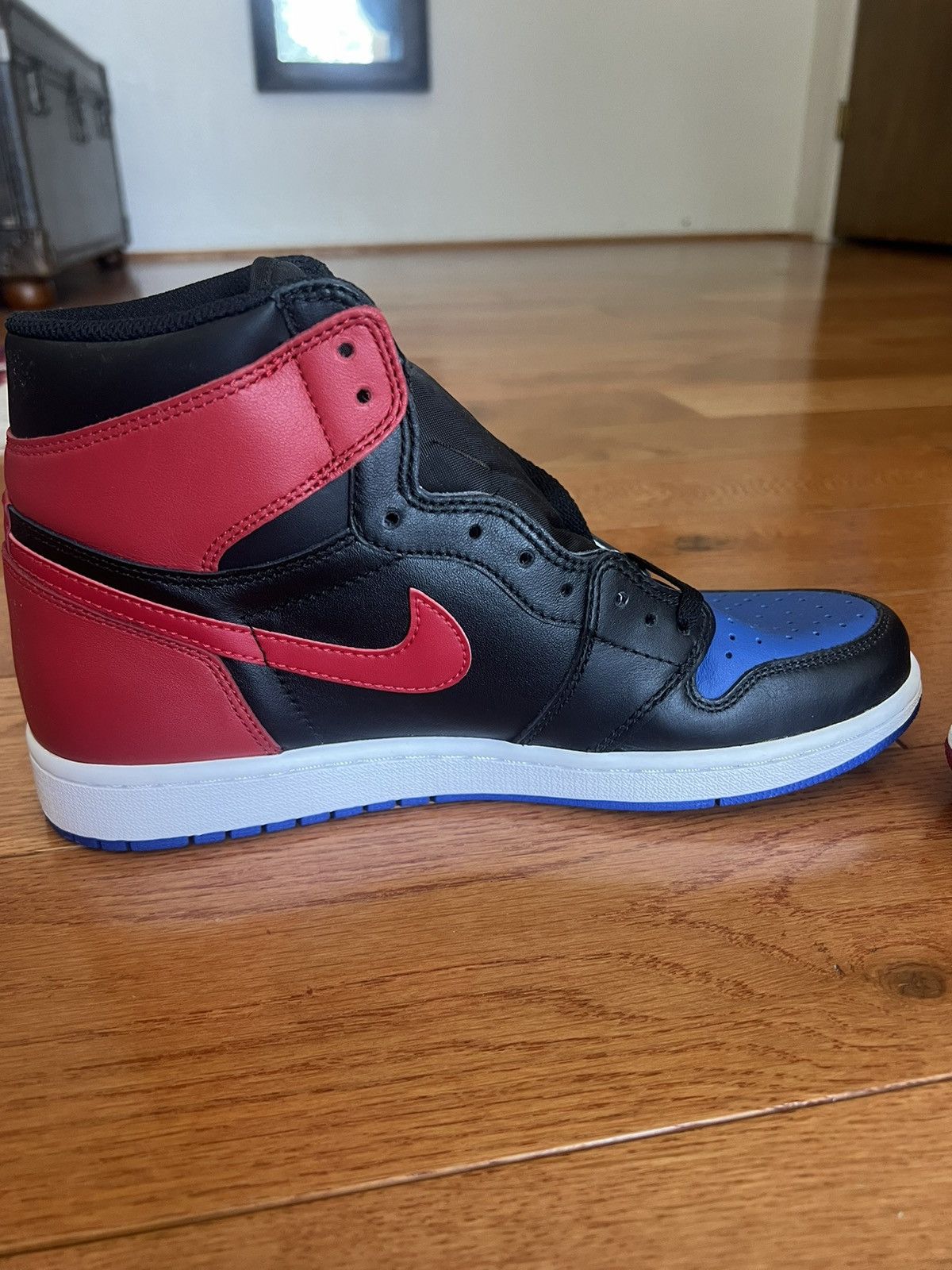 Jordan Brand 2016 Air Jordan 1 Retro High OG 'Top 3' Size US 9.5 / EU 42-43 - 3 Thumbnail