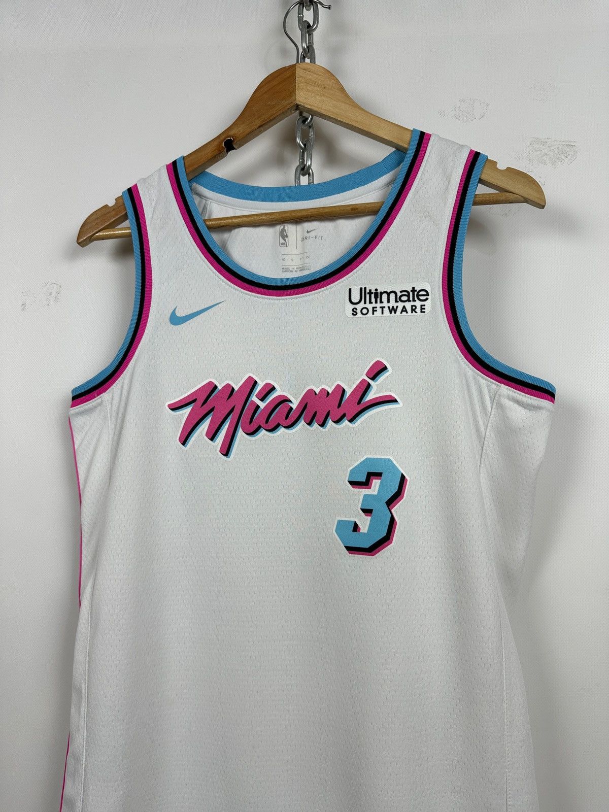 NBA Nike Miami Heat Swingman Vice City Dwyane Wade Jersey Size US S / EU 44-46 / 1 - 3 Thumbnail