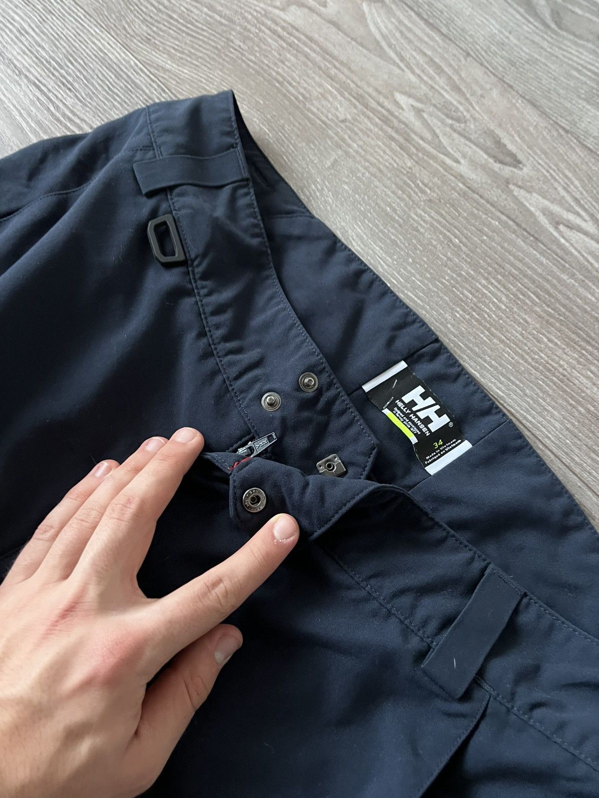 Helly Hansen Helly Hansen Men’s Tech Gorpcore Multi Pocket Trail Shorts Size US 34 / EU 50 - 18 Thumbnail