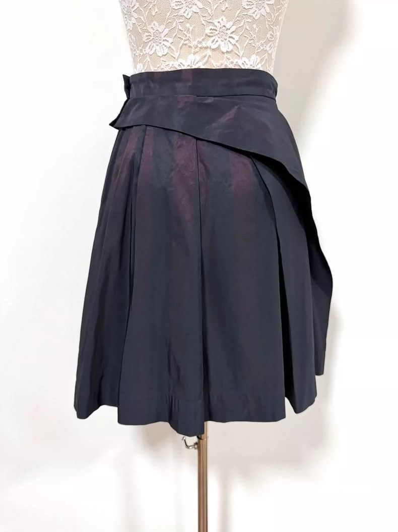 Vivienne Westwood size2 A wine-red lustrous stripe with irr