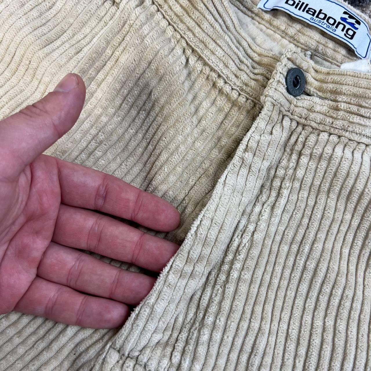 Billabong Billabong Vintage Y2K Mini Logo Corduroy Bermuda Shorts Size US 36 / EU 52 - 11 Thumbnail