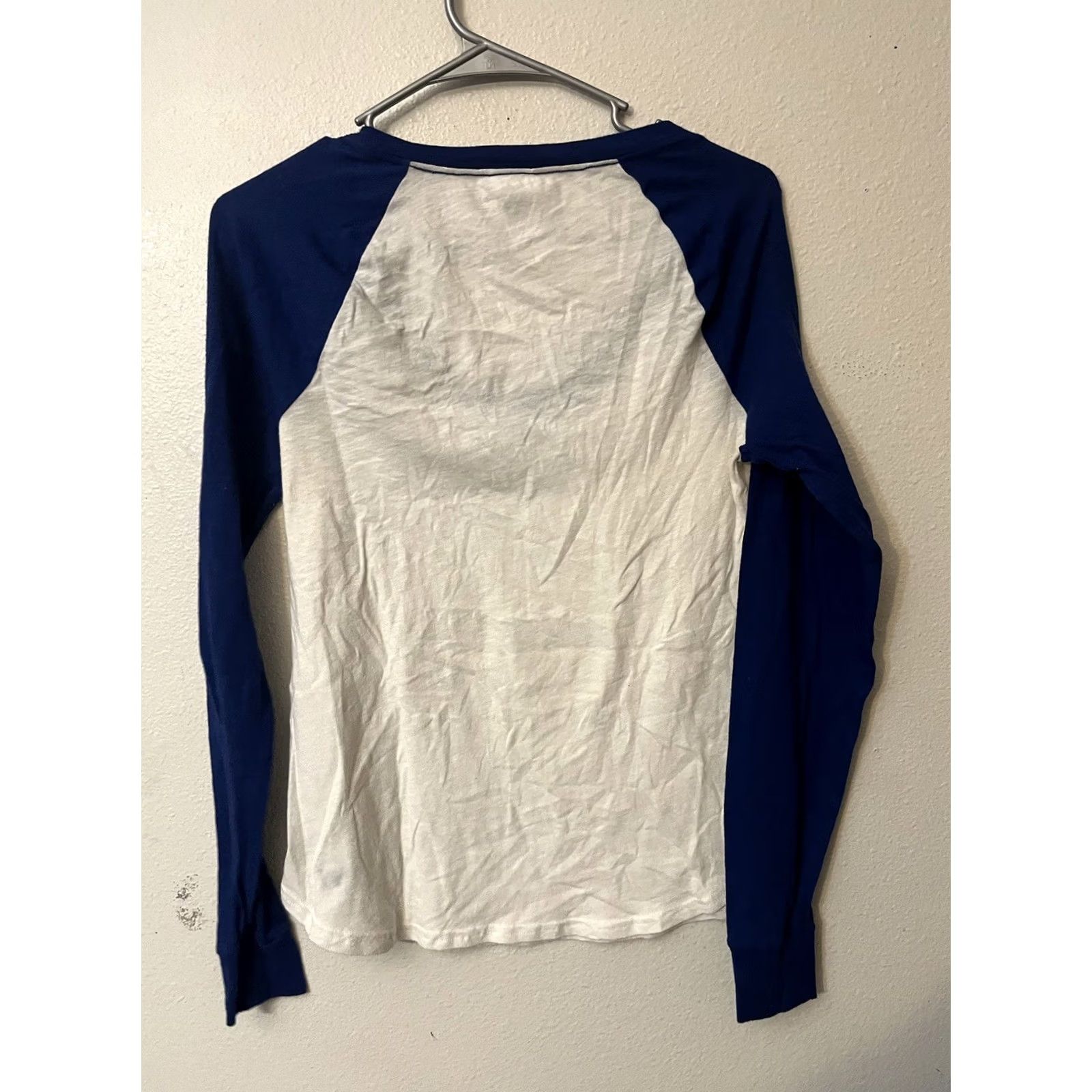 Victoria's Secret Victoria's Secret Pink T-Shirt Womens M Long Sleeve White Blue V Neck Pullover Size M / US 6-8 / IT 42-44 - 3 Thumbnail