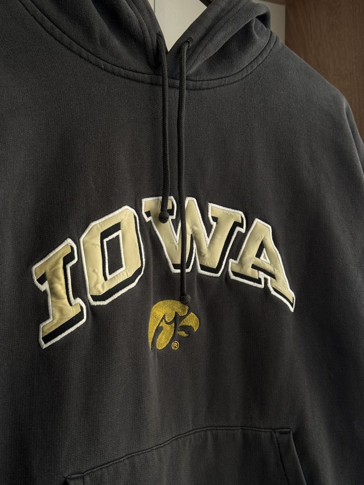 Starter × Vintage Vintage Starter IOWA Hawkeyes Sportswear Distressed Hoodie Size US L / EU 52-54 / 3 - 5 Thumbnail