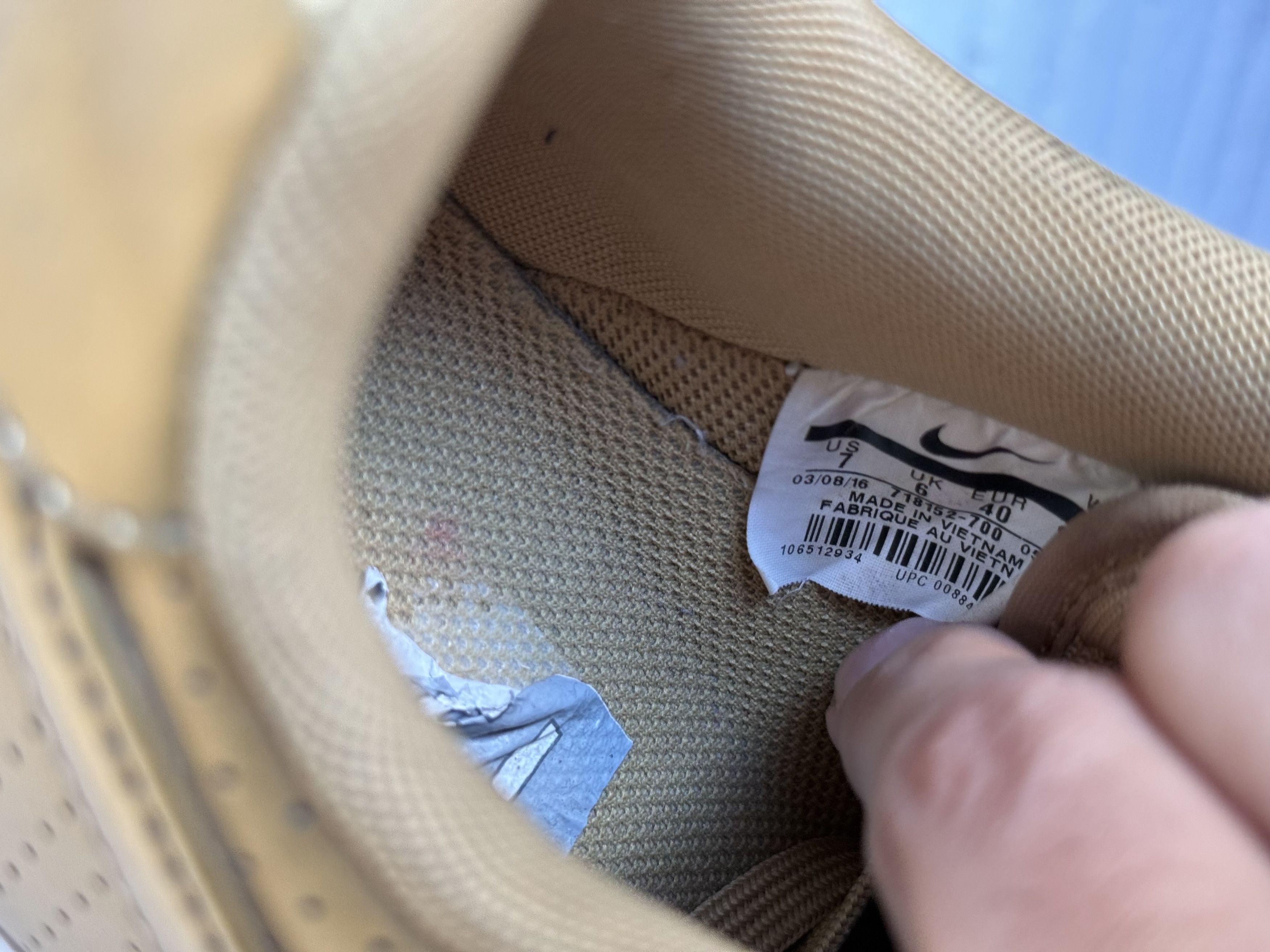 Nike Nike Air Force 1 Low '07 LV8 'Gold' sneakers Size US 7 / EU 40 - 5 Thumbnail