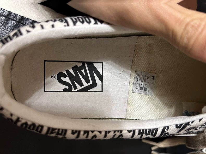 Fear of God Fear of God The first generation of co-branded canvas shoe Size US 10 / EU 43 - 6 Thumbnail