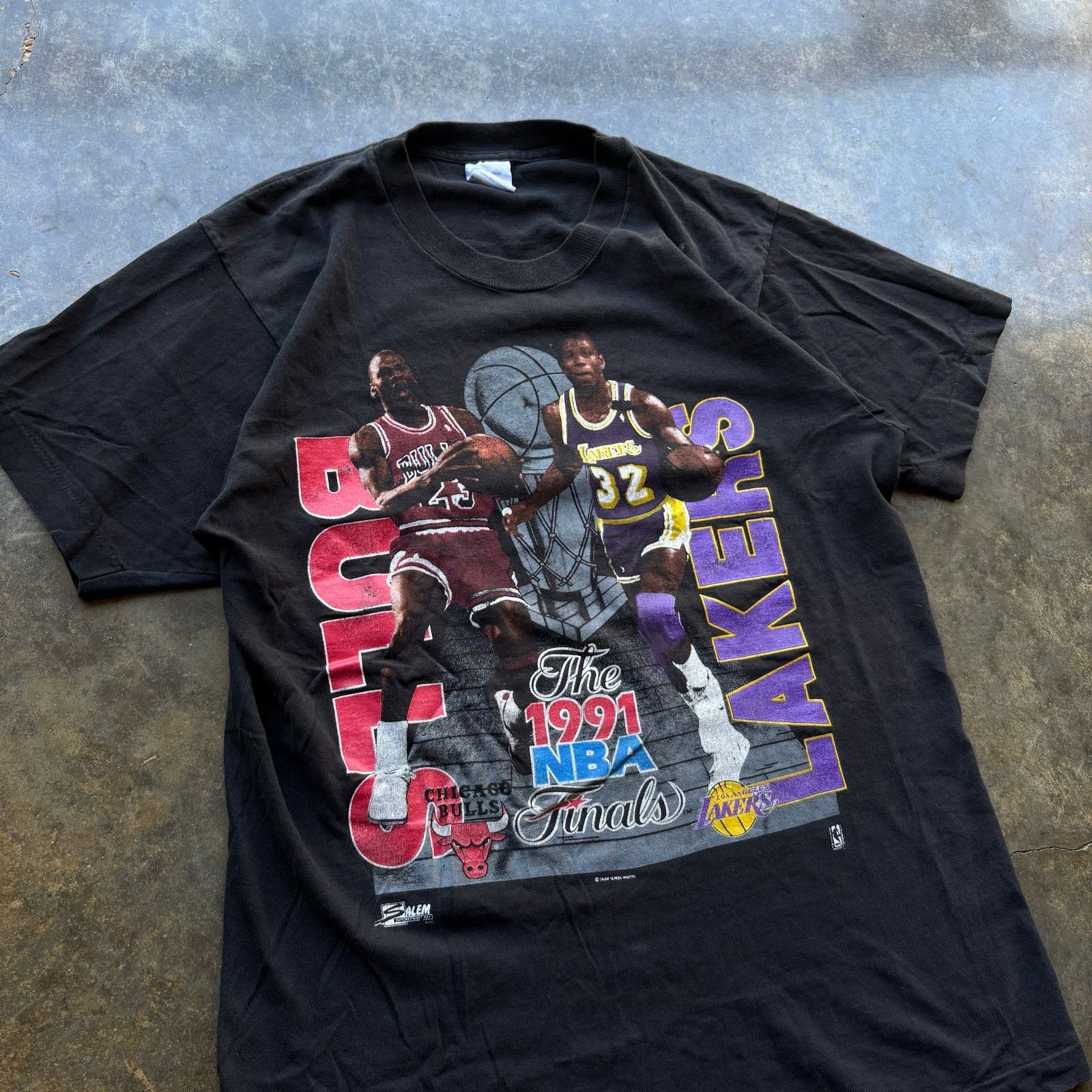 Salem Sportswear Vintage 1991 Salem Sportswear Bulls Lakers T-shirt Size US L / EU 52-54 / 3 - 2 Thumbnail