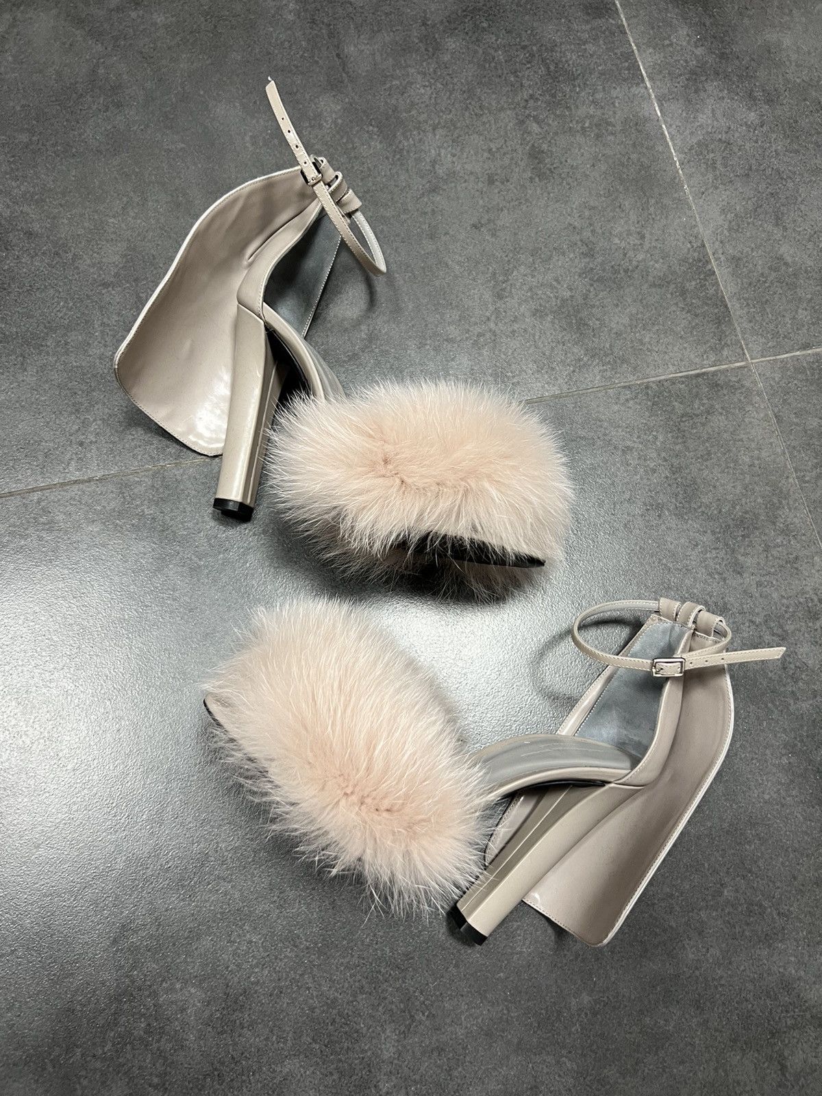 Alexander Wang Alexander Wang Iconic Rabbit fur Sandal Heels Size US 7.5 / IT 37.5 - 3 Thumbnail