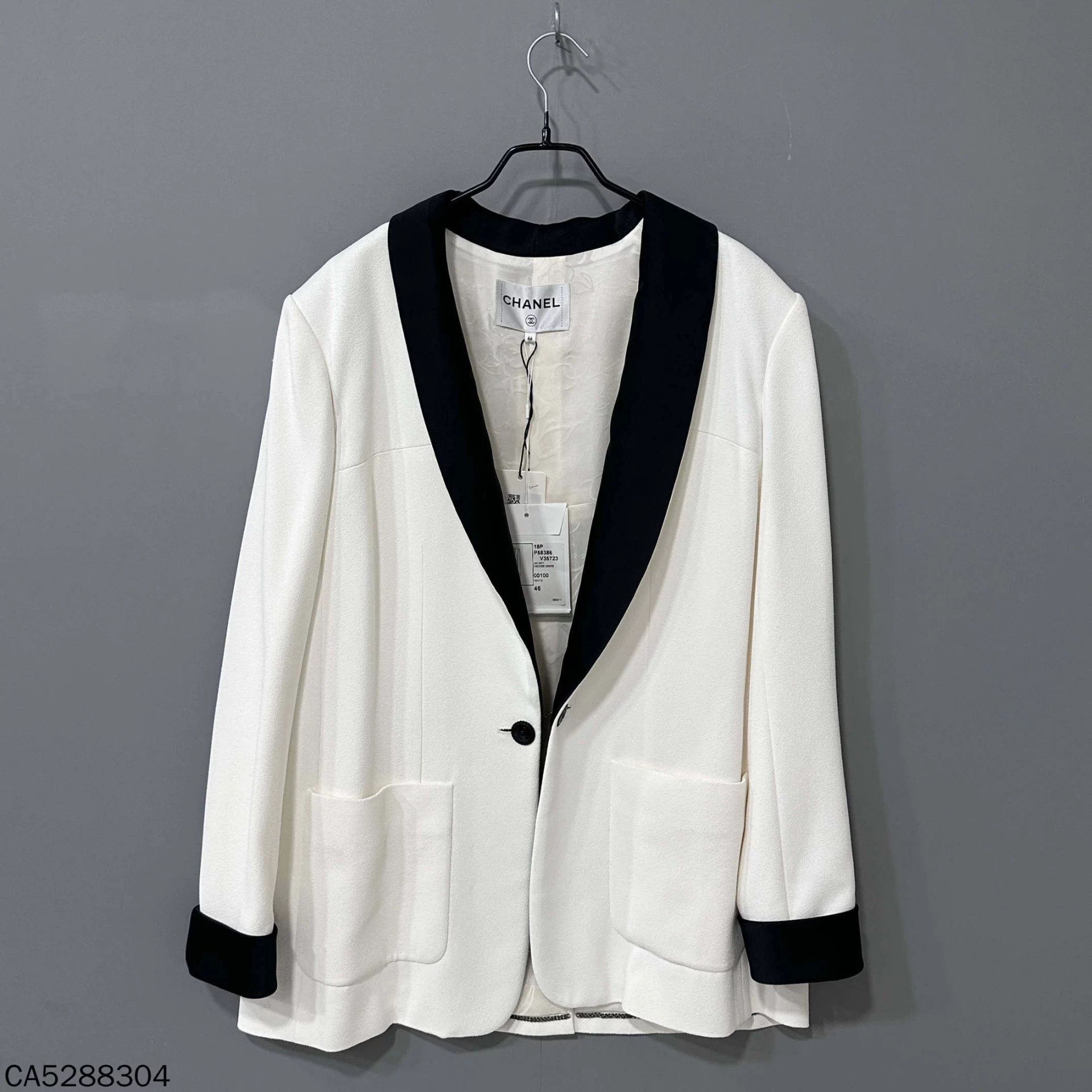 Chanel Chanel black white color blocked satin lapel 46 Size XL / US 12-14 / IT 48-50 - 1 Thumbnail