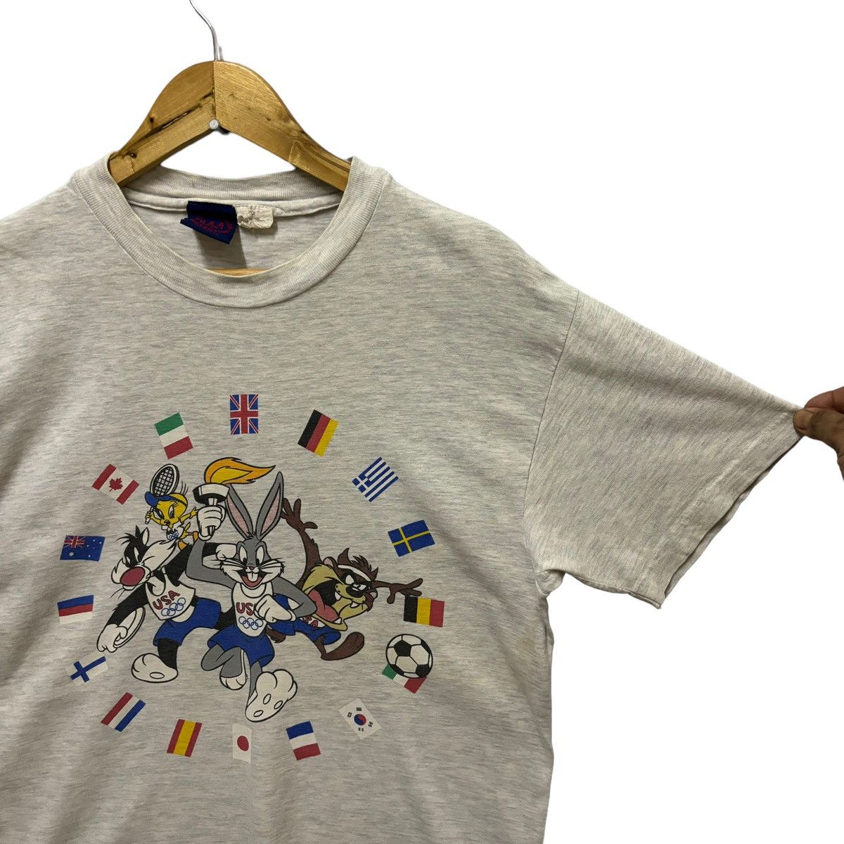 USA Olympics × Vintage × Warner Bros Vintage Warner Bross Cartoon Rip Off Usa Olympic Tshirt Size US M / EU 48-50 / 2 - 7 Thumbnail
