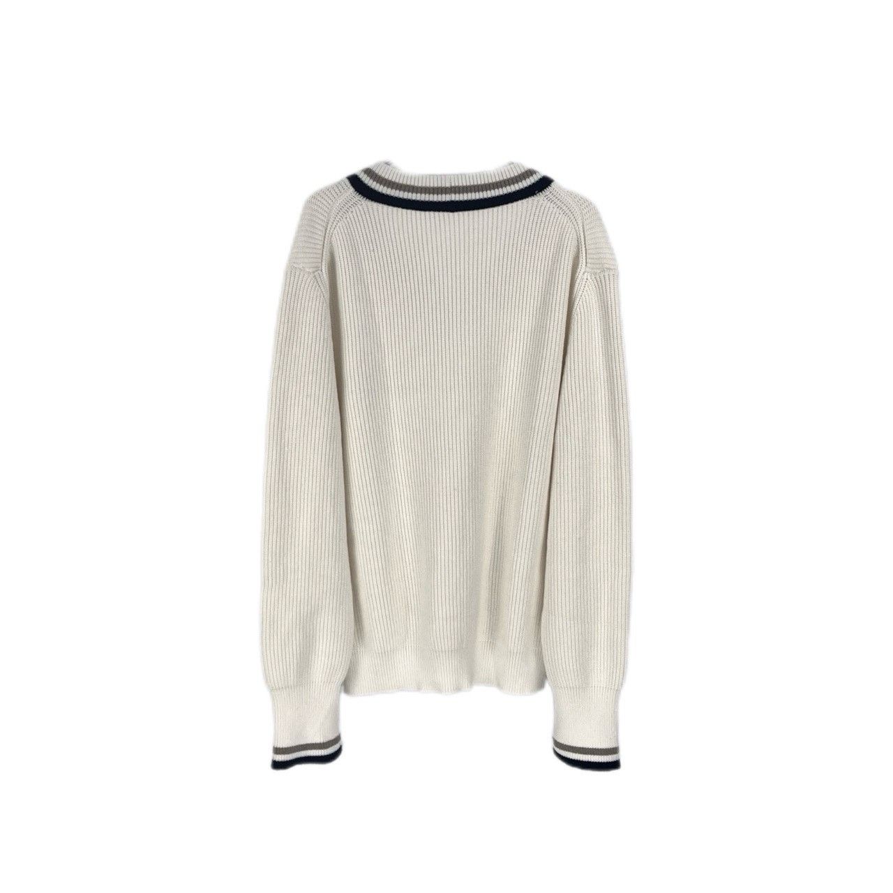 Louis Vuitton Louis Vuitton Creamy white monogrammed logo small V-neck wo Size US M / EU 48-50 / 2 - 2 Thumbnail